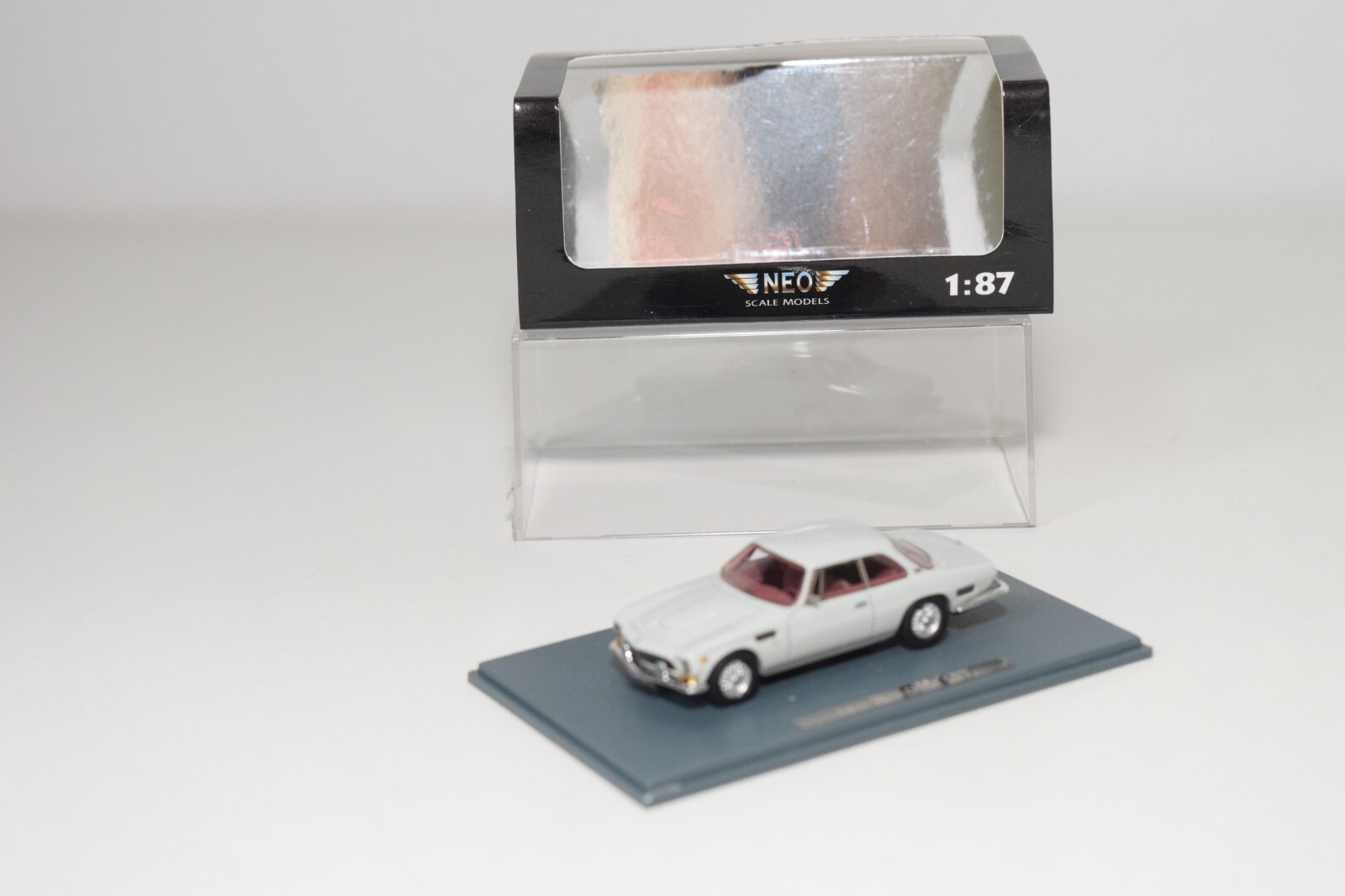 A64 1:87 NEO 87292 ISO REVOLTA GT WHITE-GREY MIB