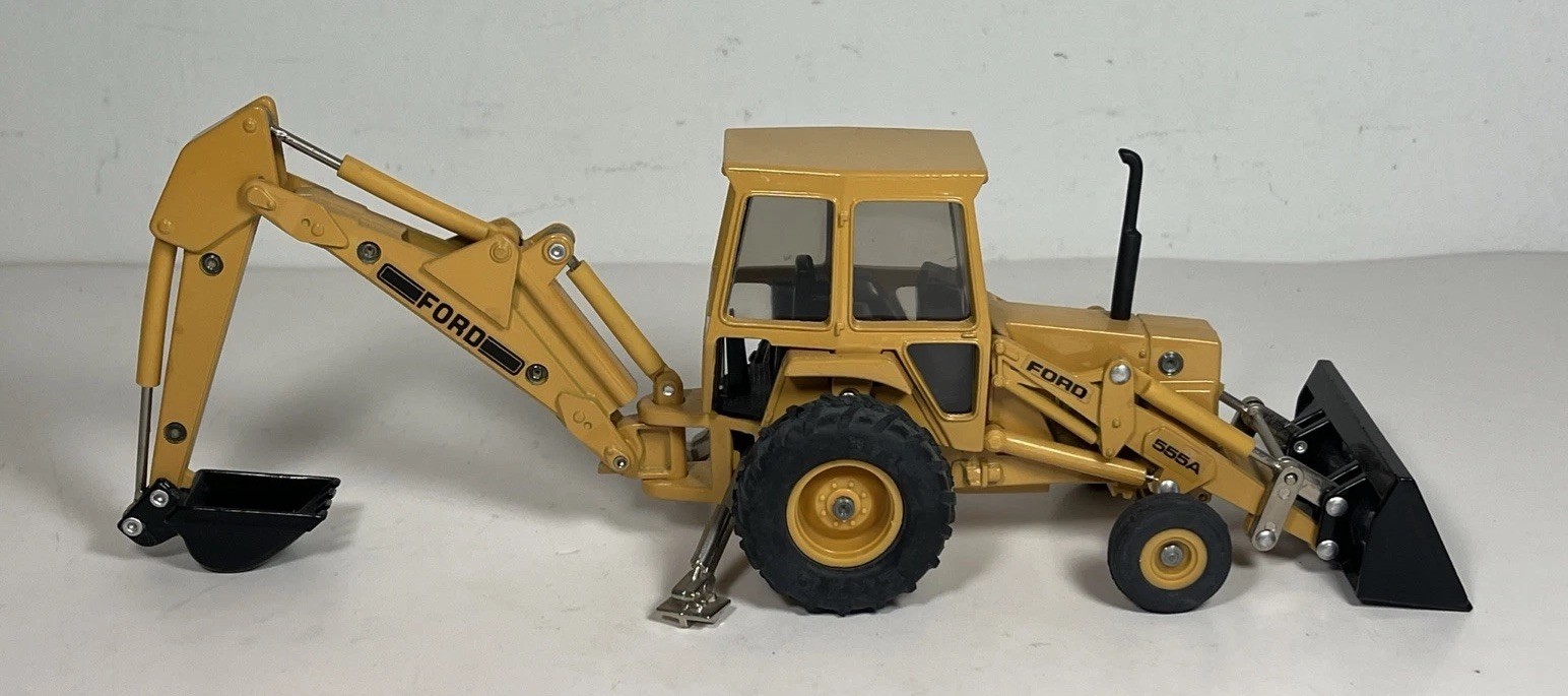 Ertl Ford 555A Backhoe Loader 1/32 Scale Diecast