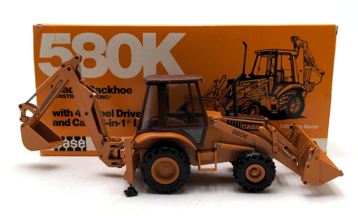 Conrad 2934 1:35 Case Loader/Backhoe With 4 Wheel Drive And Case 4-In-1 Bucket