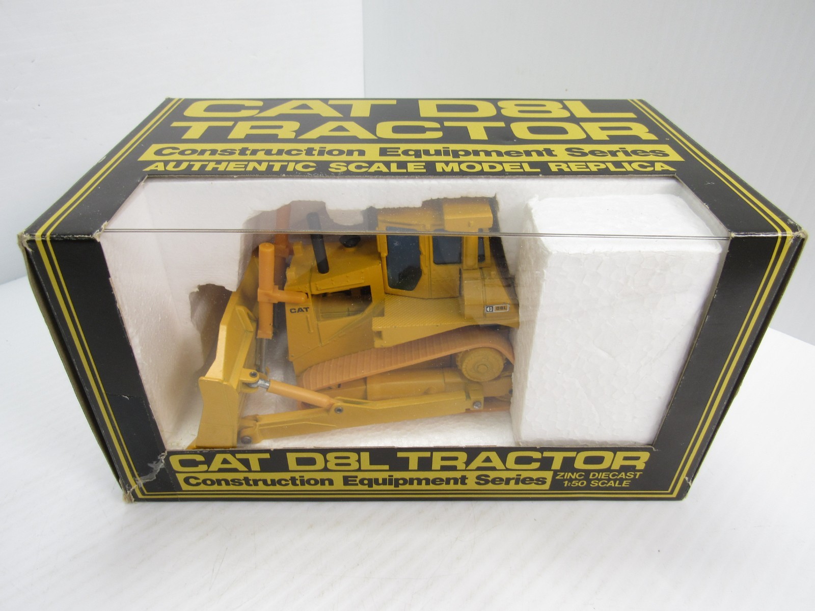 Caterpillar CAT D8L Track-Type Tractor NZG 1/50