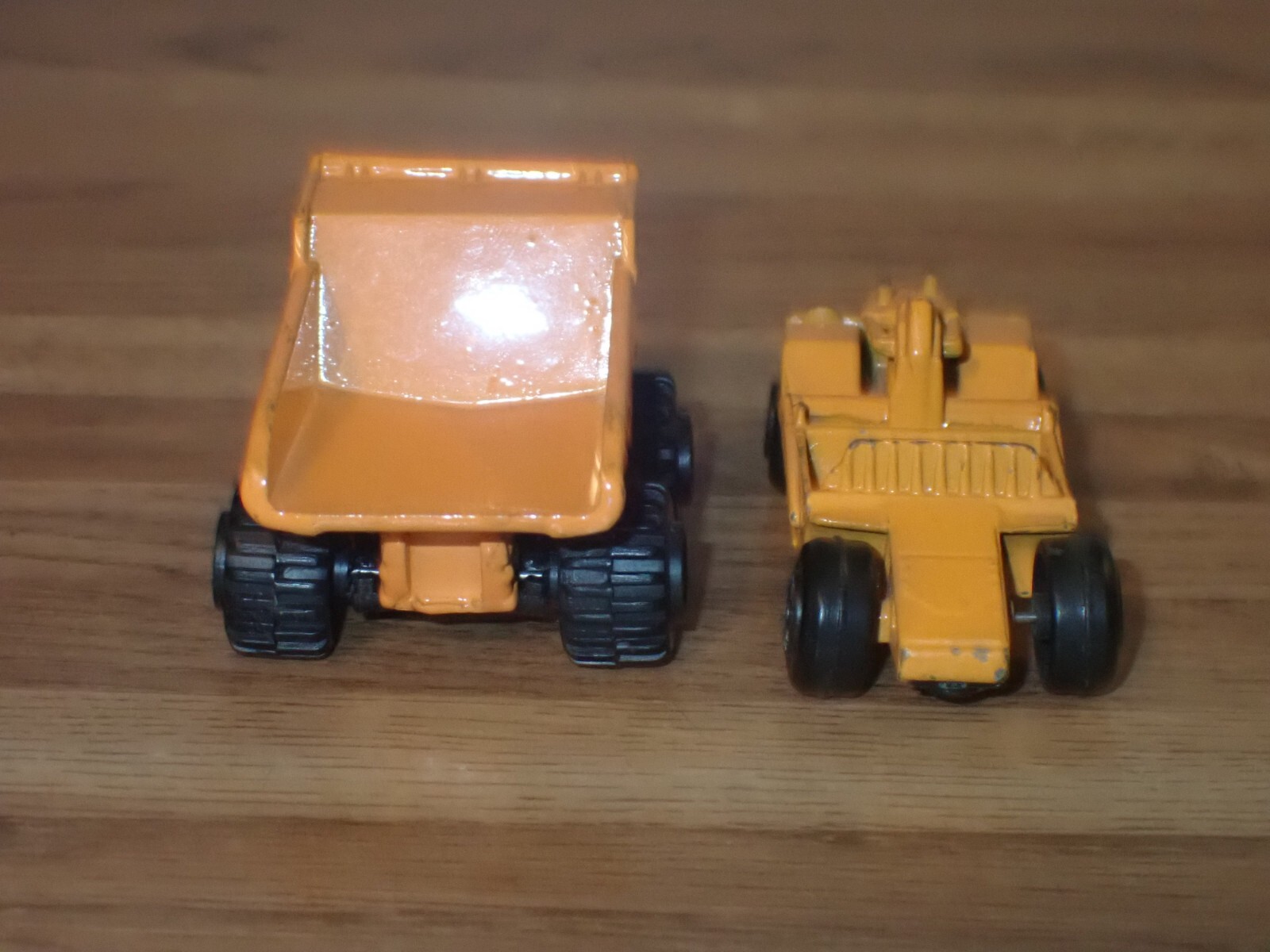 Lot of 2 Zee Toys Construction Vehicles P377 Scraper P380 Dump Truck