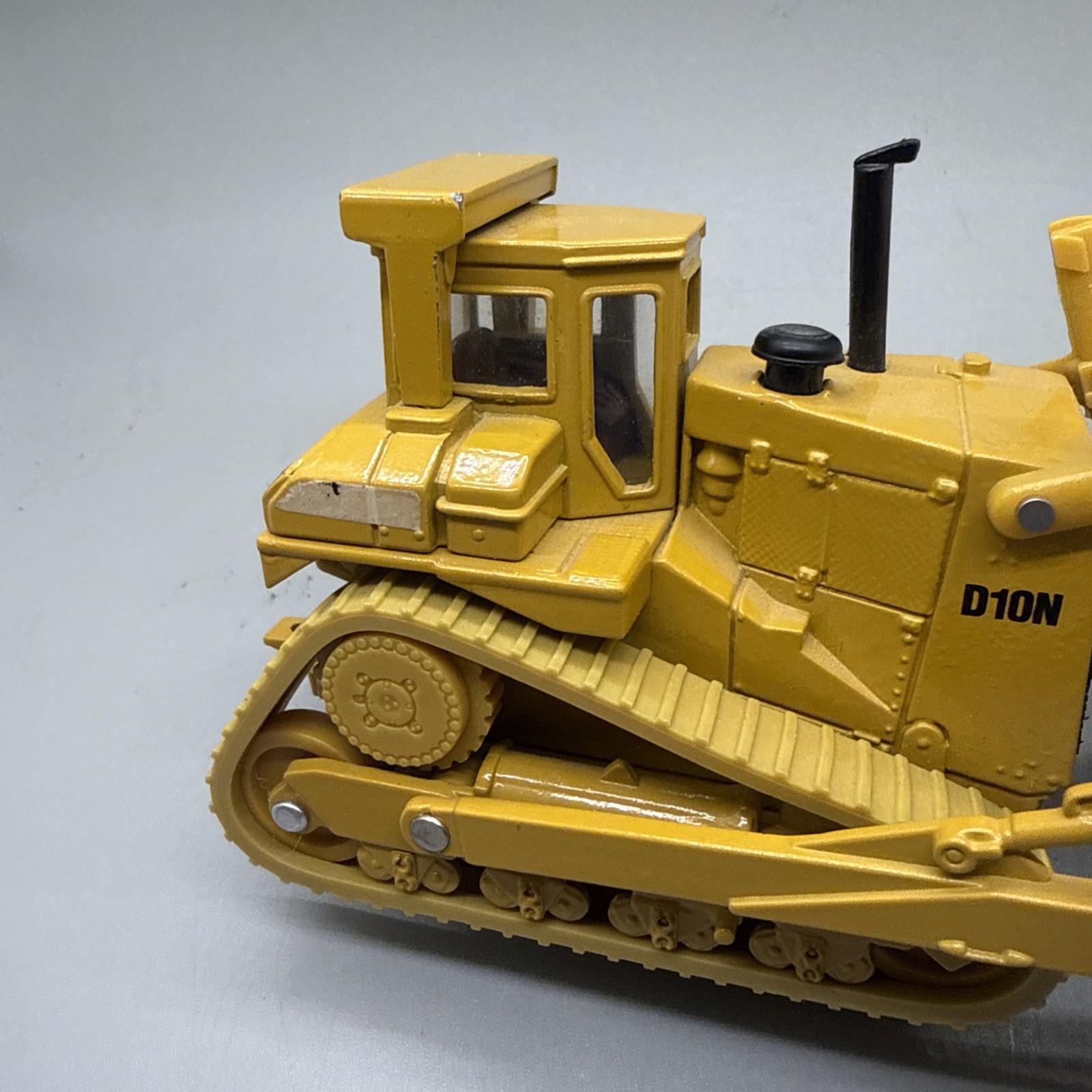 Caterpillar Cat D10N Dozer – ERTL 1:50 Scale Diecast Model #1243U