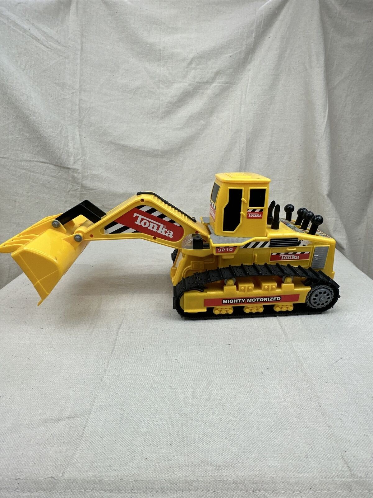 Vintage 2000 Tonka 3210 Hands On Control Truck Front End Scoop C batter untested