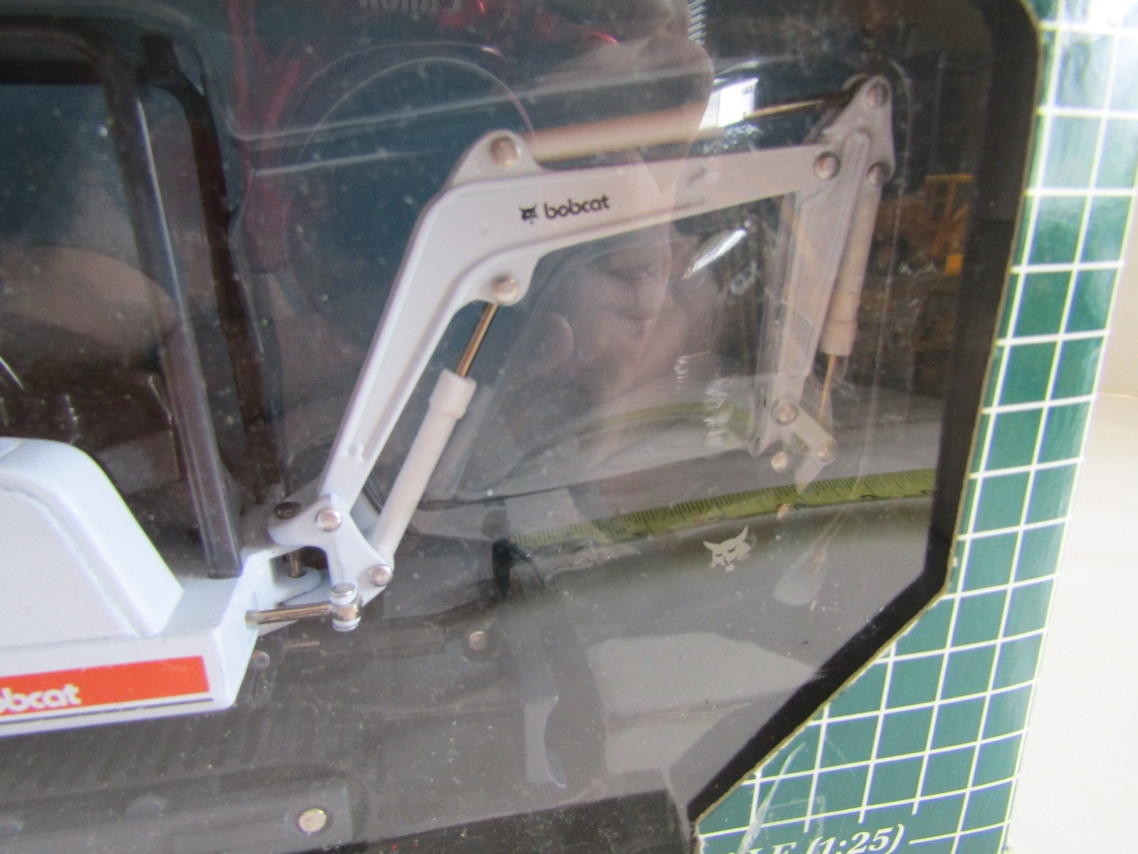 DIECAST TRUCK CONSTRUCTION BOBCAT EXCAVATOR X325 MELROE COMPANY 1:25 SCALE