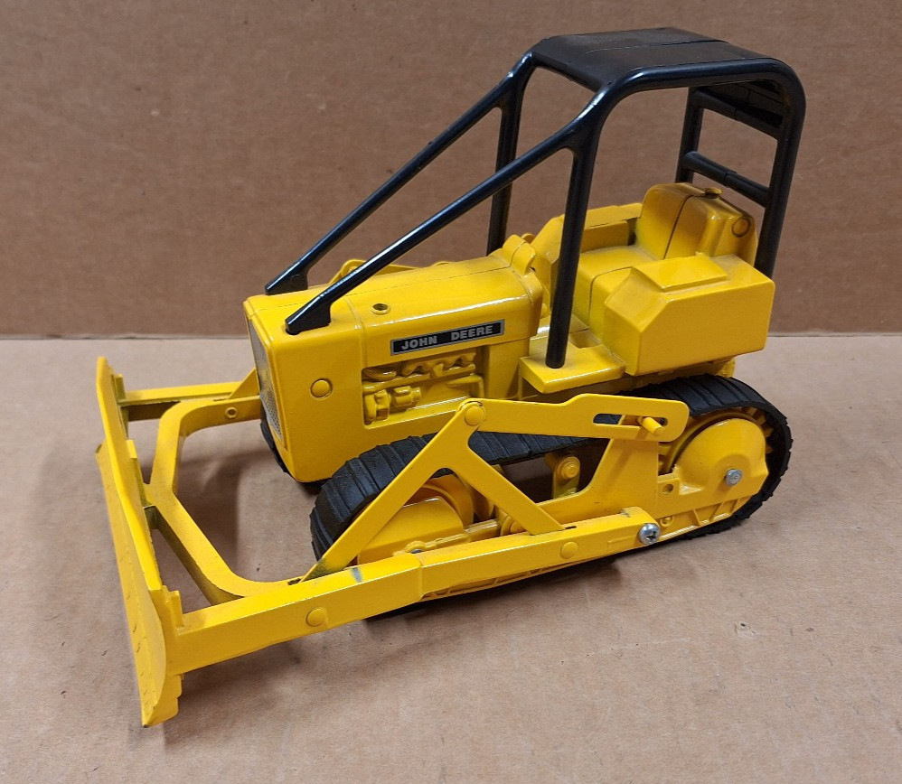 Ertl John Deere 450 Crawler Bulldozer 1/16 Construction Diecast