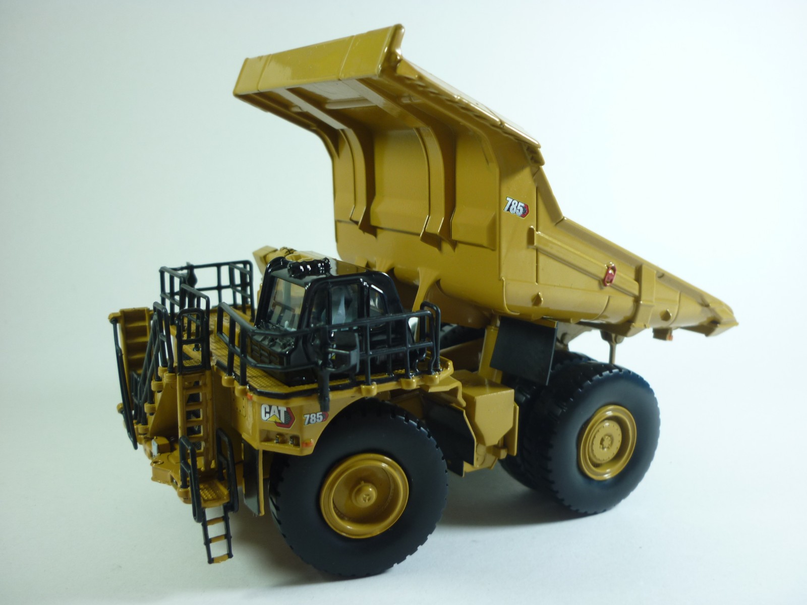 DieCast Masters 1:87 Caterpillar 785 Mining Dumper Die-Cast Metal Model