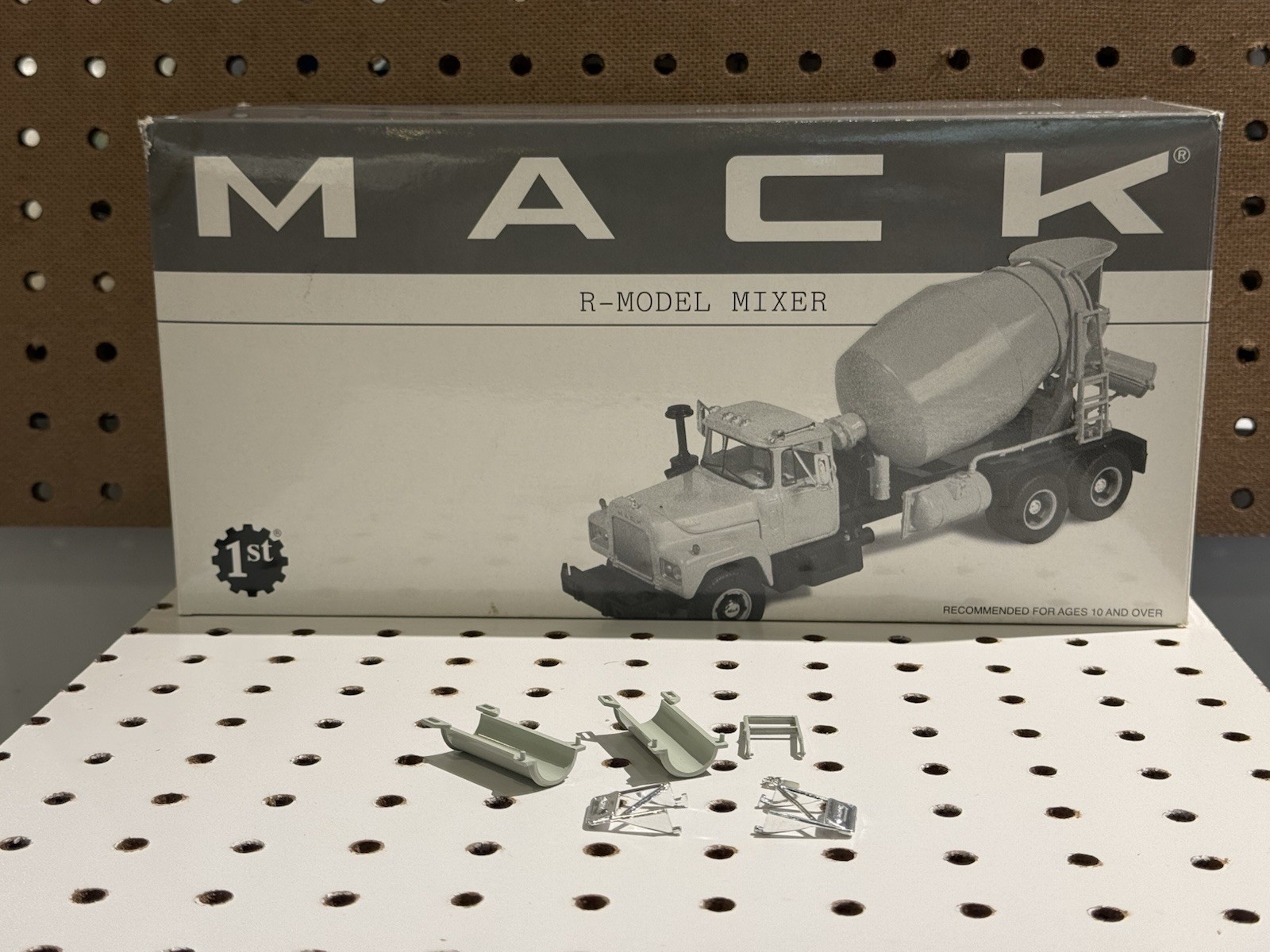 1st First Gear 1/34 Mack R Model Mixer Truck Port Huron 19-2652
