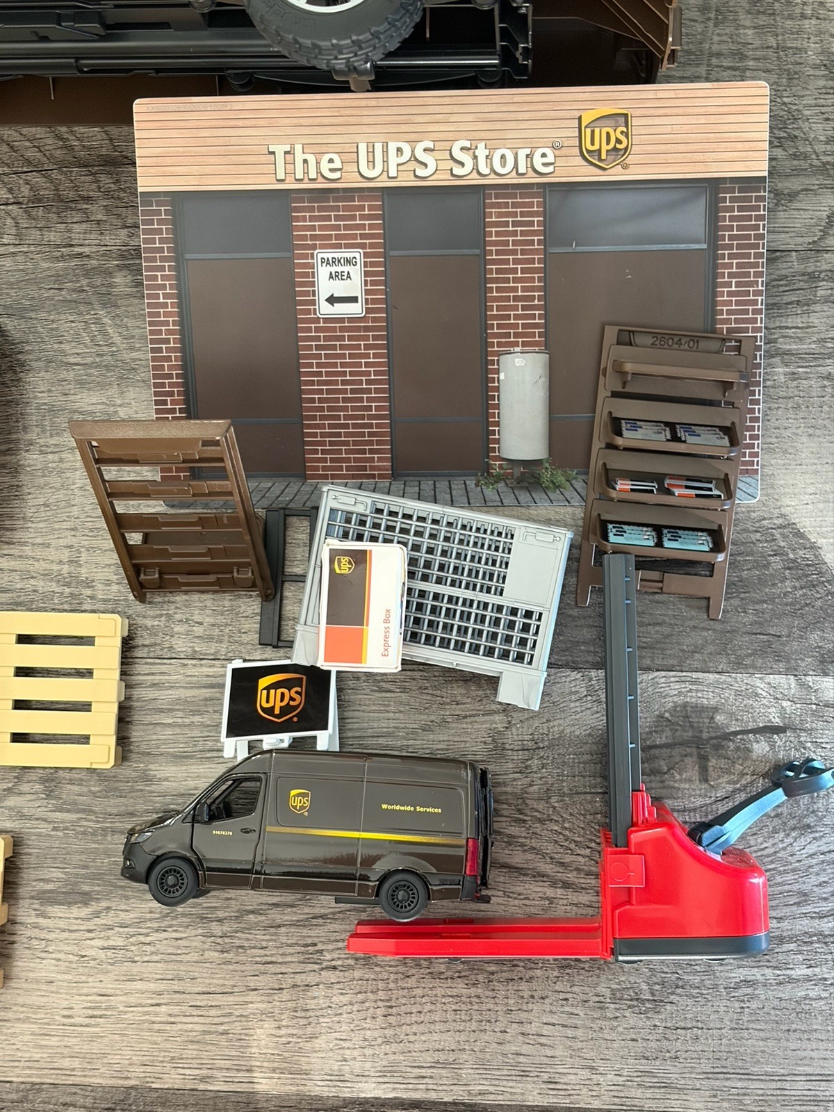 1/16 Mercedes-Benz Sprinter UPS Truck Bruder 02678 2 Drivers Package Forklift +