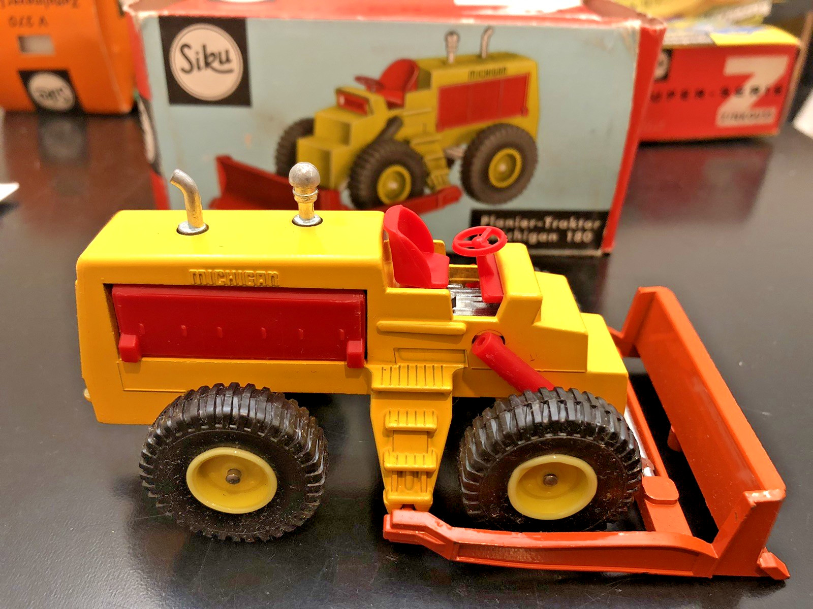 Siku #V 326 Michigan 180 Planier Traktor Planer Tractor Diecast Model Boxed