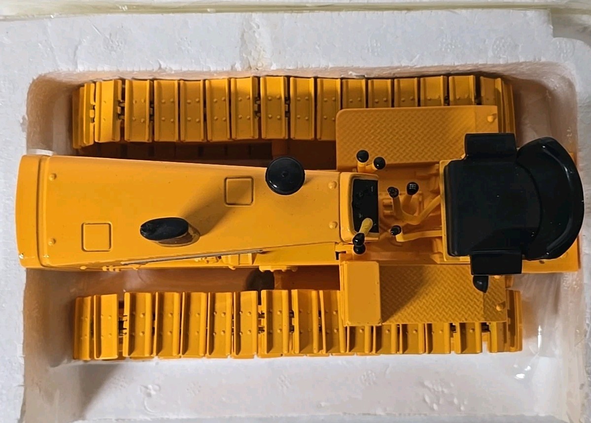 John Deere 440 Crawler 1/16 2005 Toy Truck’n Construction Show 2005 #16134-1HC