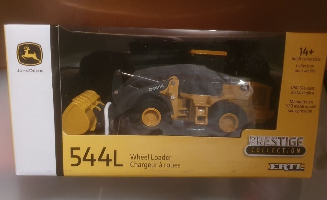 John Deere 544L Wheel Loader – Prestige Version 1/50 Die-cast MIB
