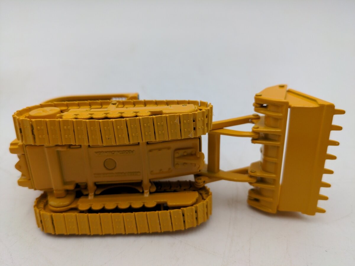 First Gear 50-3058 1:50 DC International Harvester 175C Crawler/Loader W/Driver
