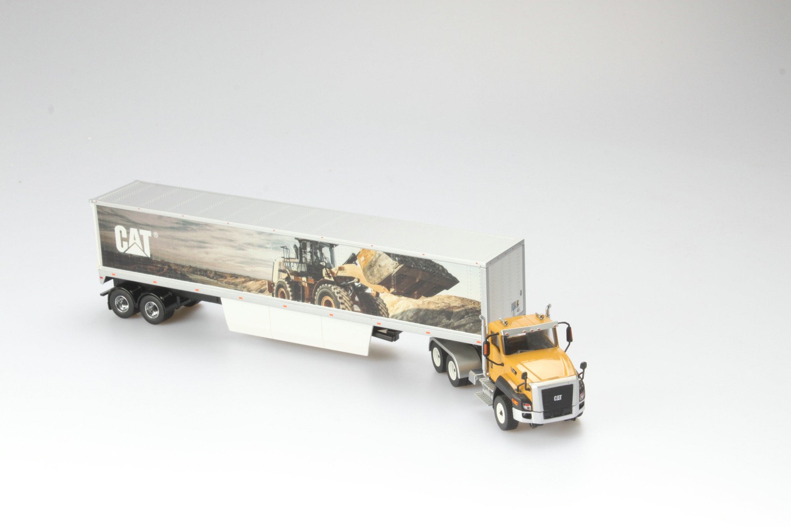 DM1:50 Caterpillar CT660 tractor Caterpillar container truck model 85666