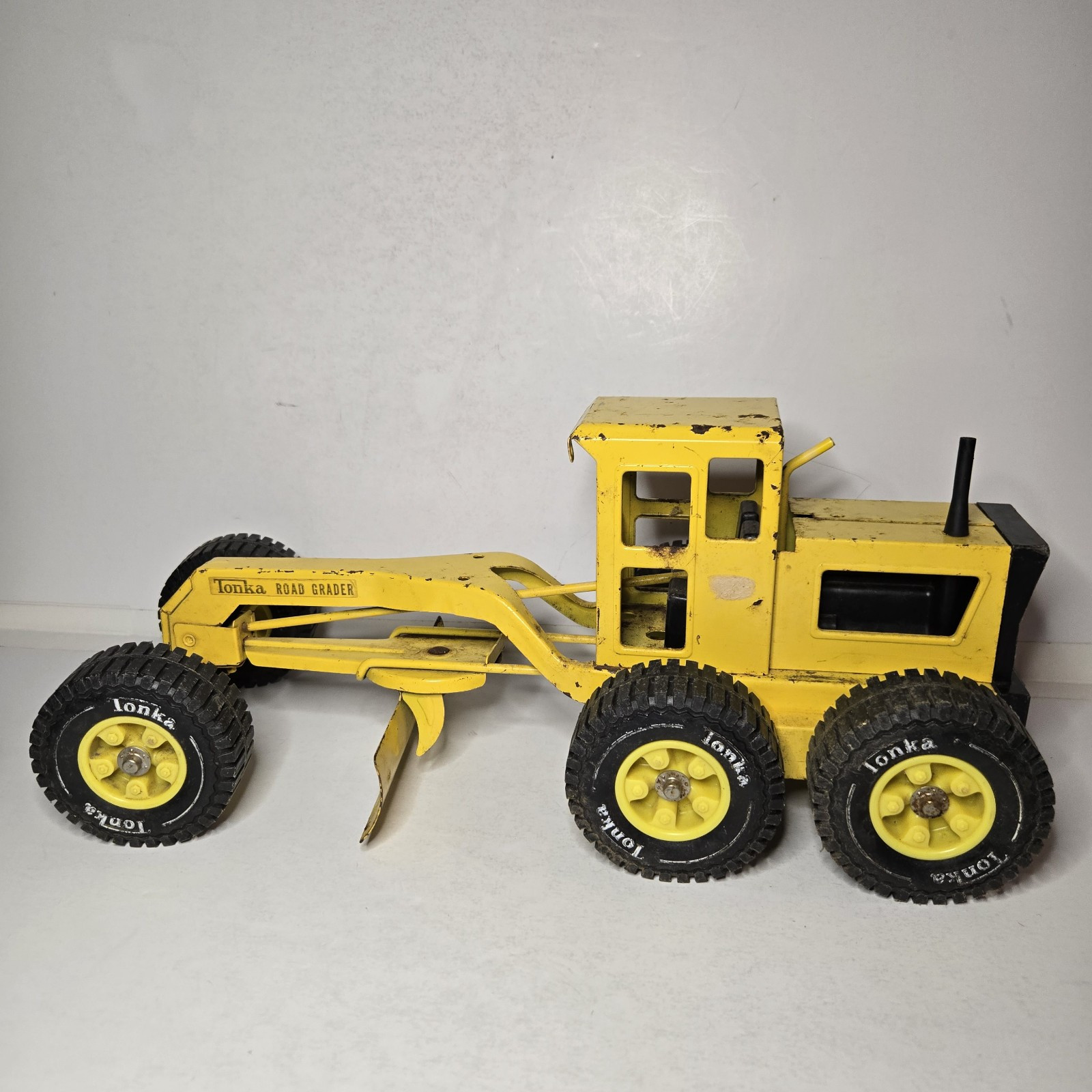 Tonka Roader Grader 1969/70 USED Condition 17 Inches Long Real Rubber Tires