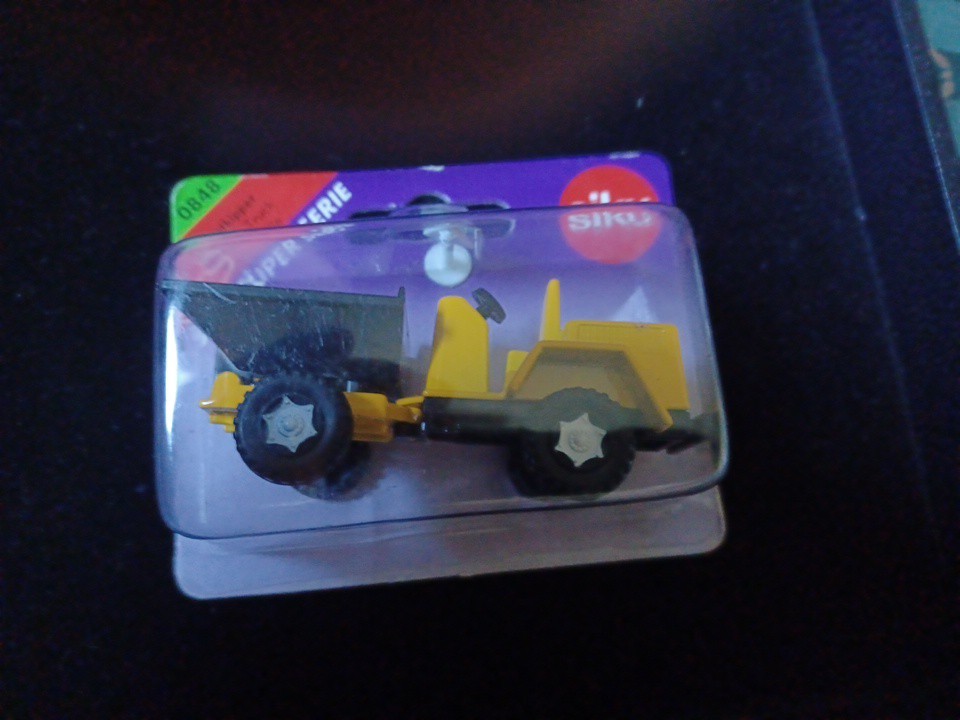 SIKU 0848 FRONTKIPPER DUMPER TRUCK ON BLISTER CONSTRUCTION TOY
