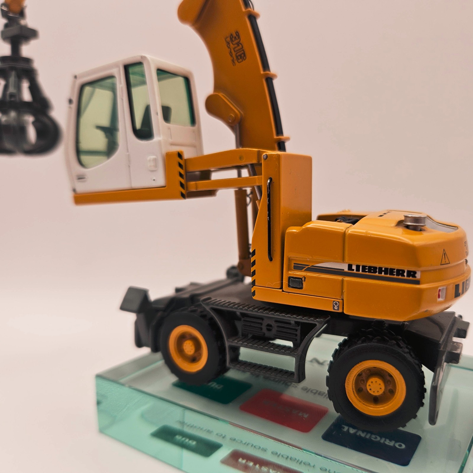 NZG 497 1:50 Scale Diecast Liebherr 316 Wheeled Excavator Scrap Handler Litronic