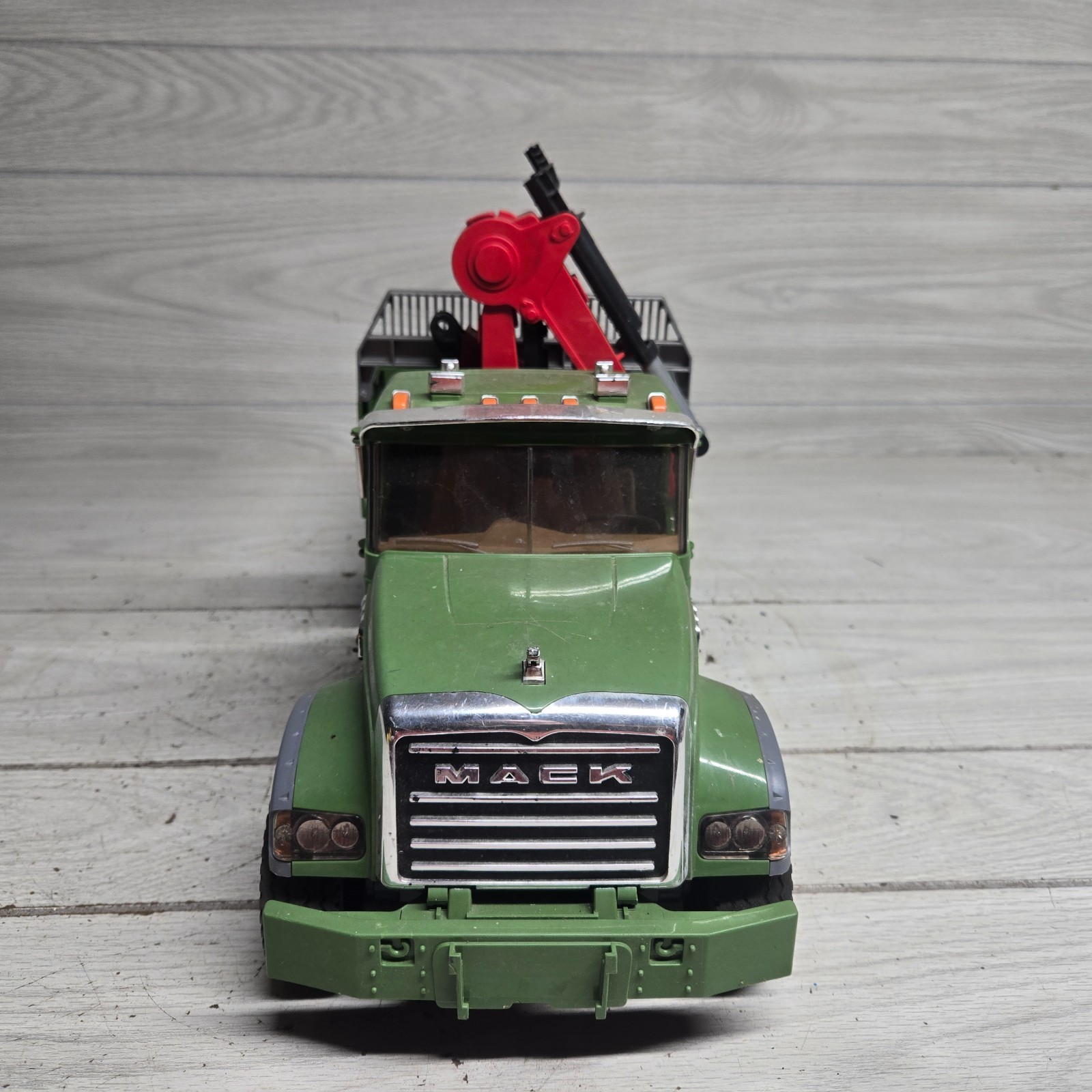 Bruder 1:16 Mack Green Log Truck Flat Bed With Crane