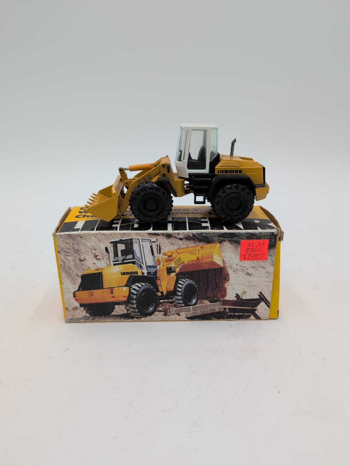 1/50 522 Loader NZG Liebherr Yellow Front End Loader