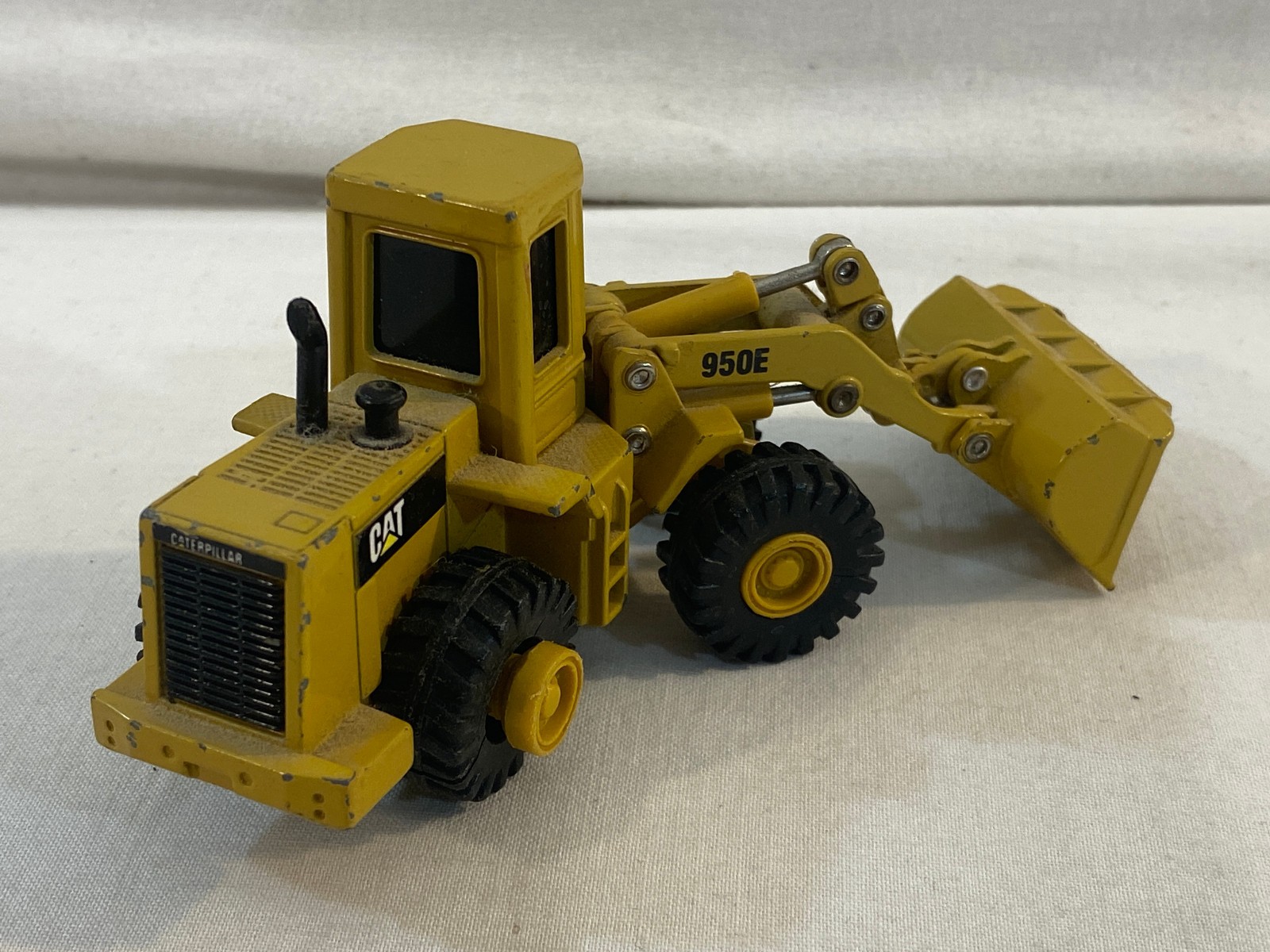 Pair ERTL Diecast CAT Dump Truck + Front Loader Toys