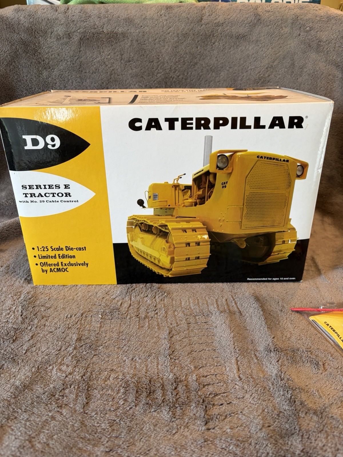 First Gear 49-0148 1:25 Diecast CAT D9 Series E Tractor w/ No.29 Cable Control