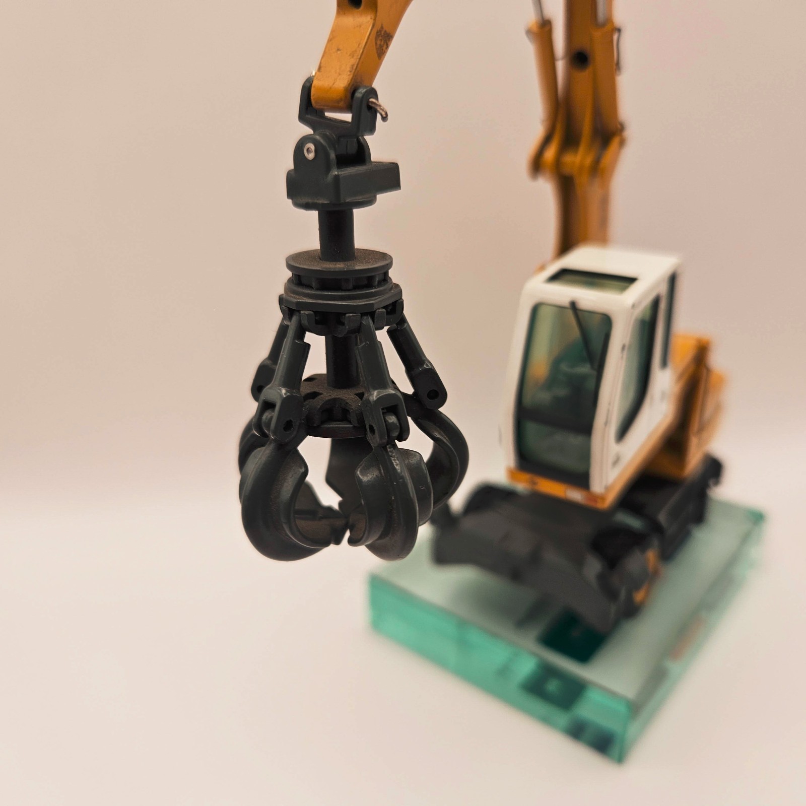NZG 497 1:50 Scale Diecast Liebherr 316 Wheeled Excavator Scrap Handler Litronic