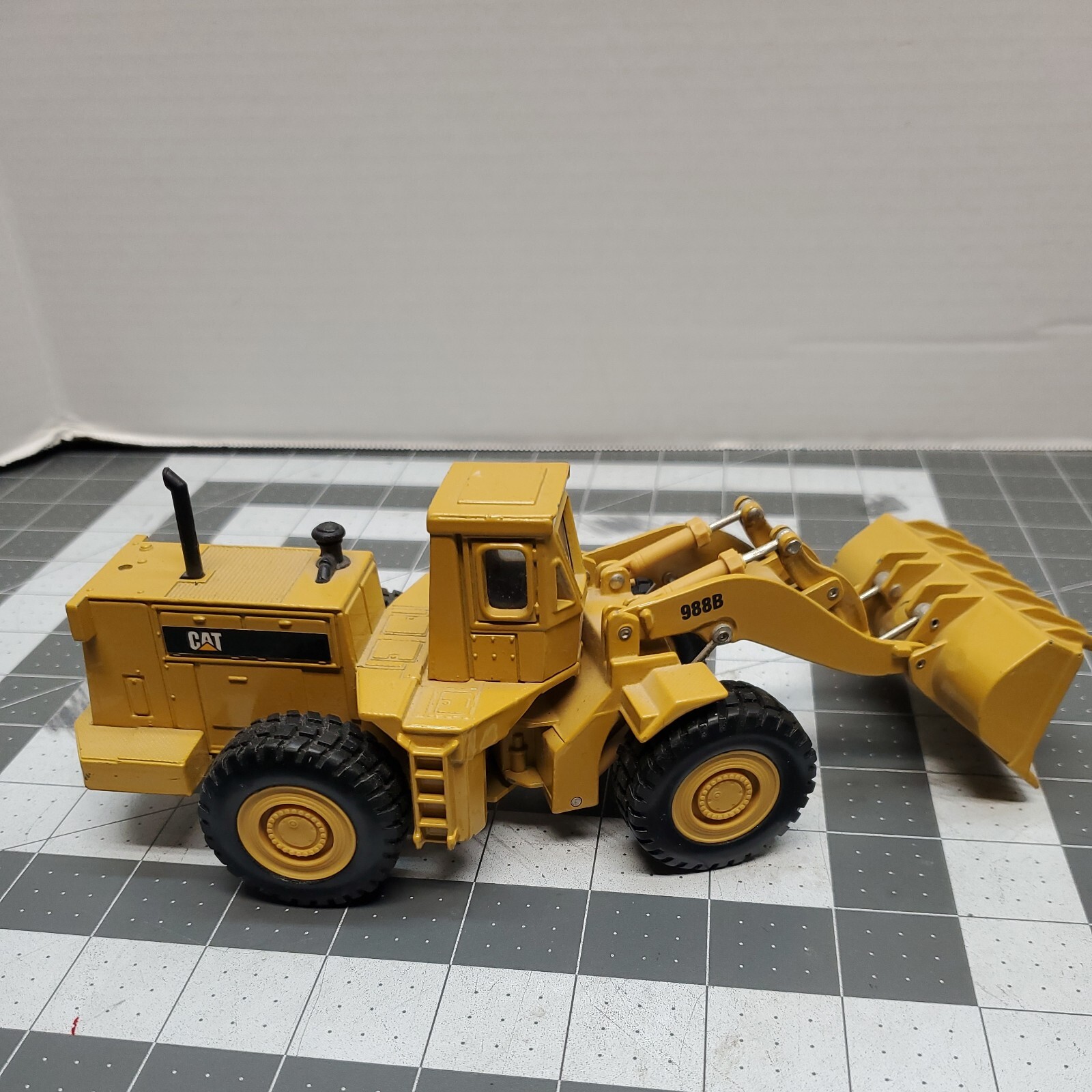 Ertl Cat 988B Wheel Loader 1/50 Scale Die Cast Used – Good Condition