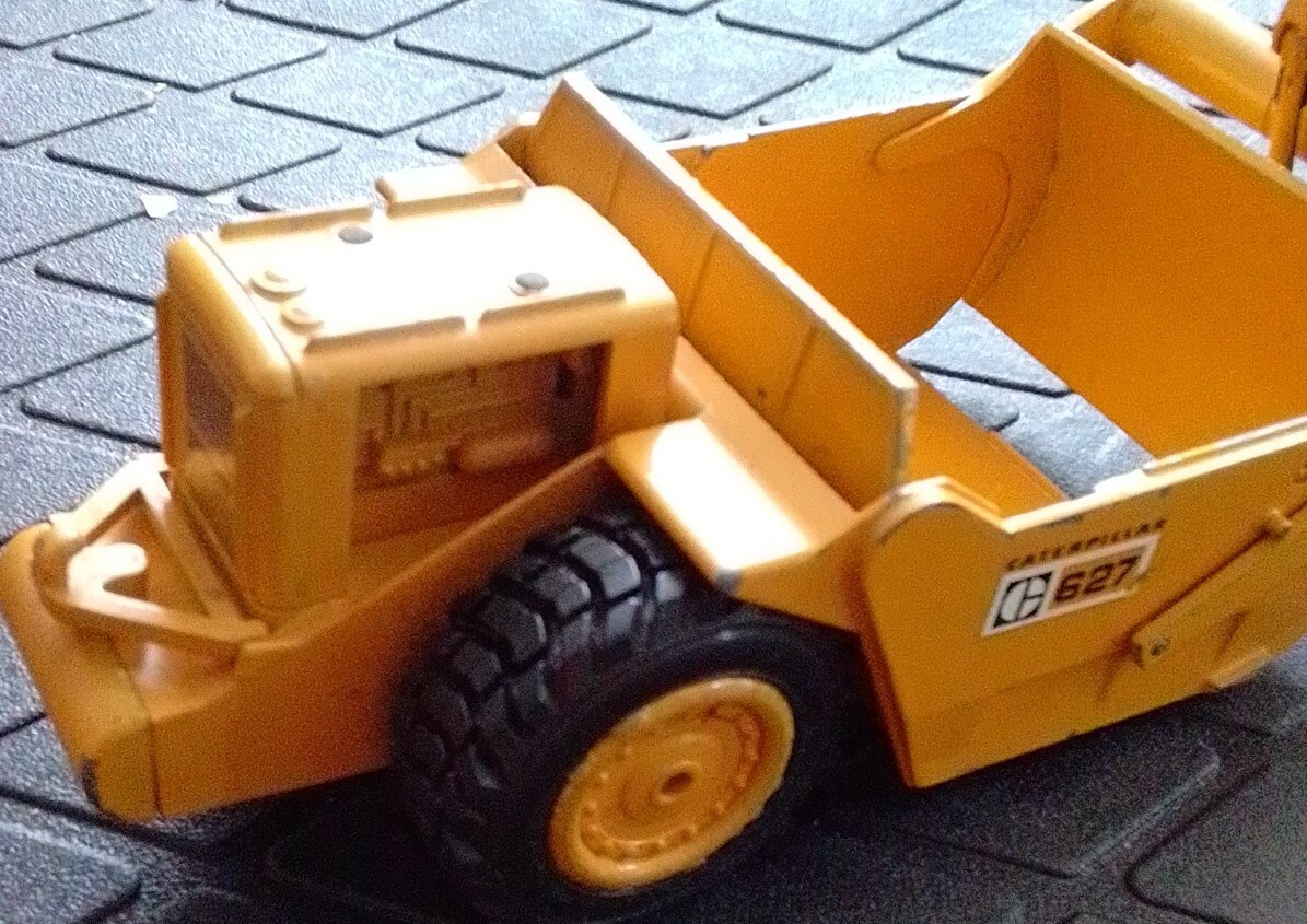 NZG CAT Push Pull Scraper Model 627 Diecast 1:50 Scale W Germany