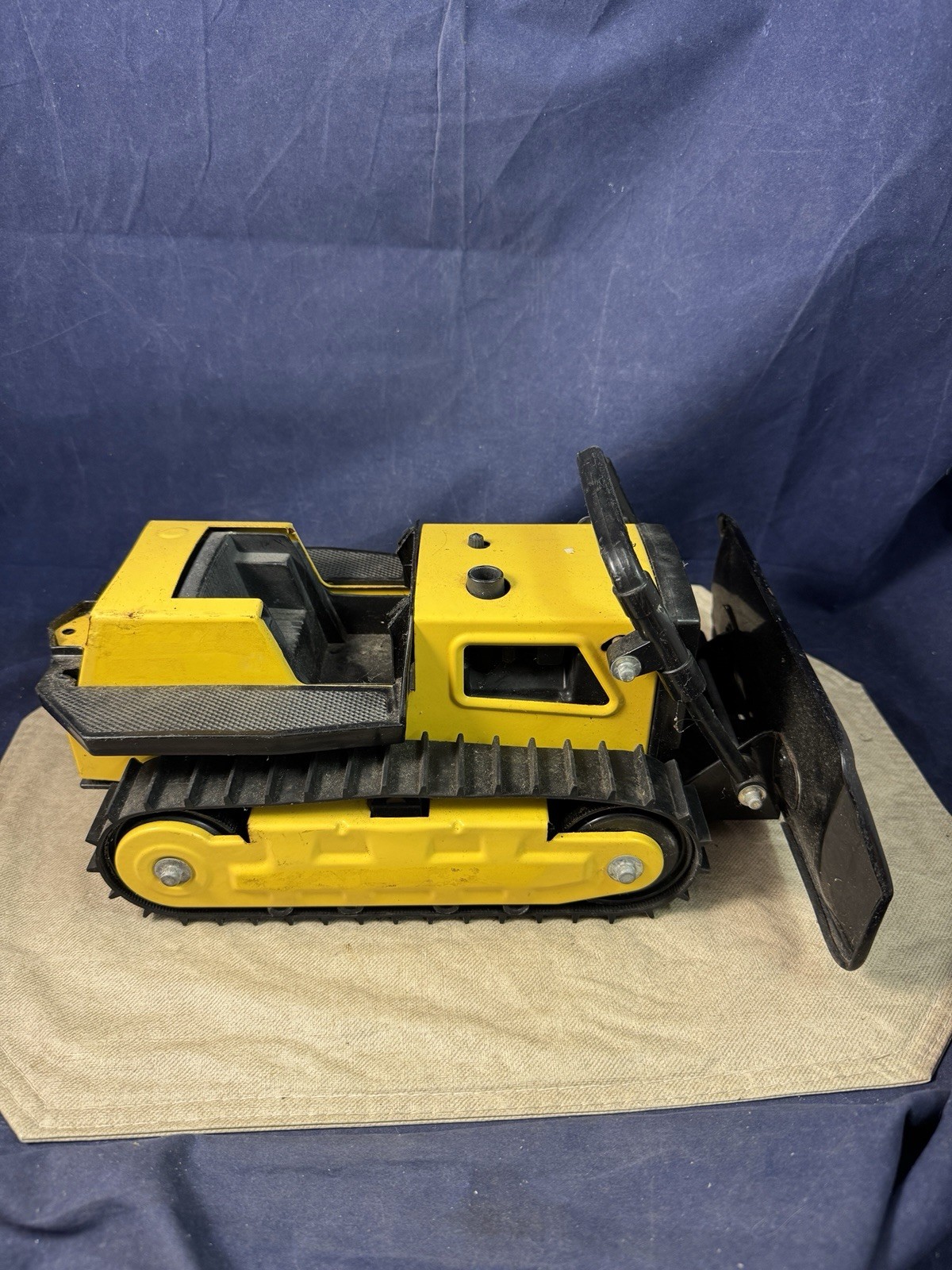 Vintage 1980’s Tonka Yellow Steel Bulldozer 13″ Model #51054 – Broken Roof Bar