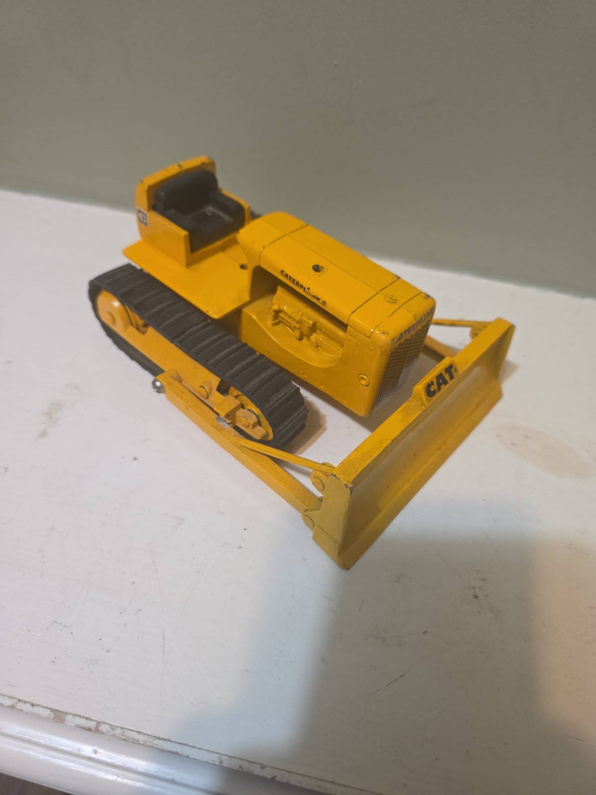vintage Ertl Model Toy D6 Caterpillar Metal Bulldozer Good Conditon 0634 Model