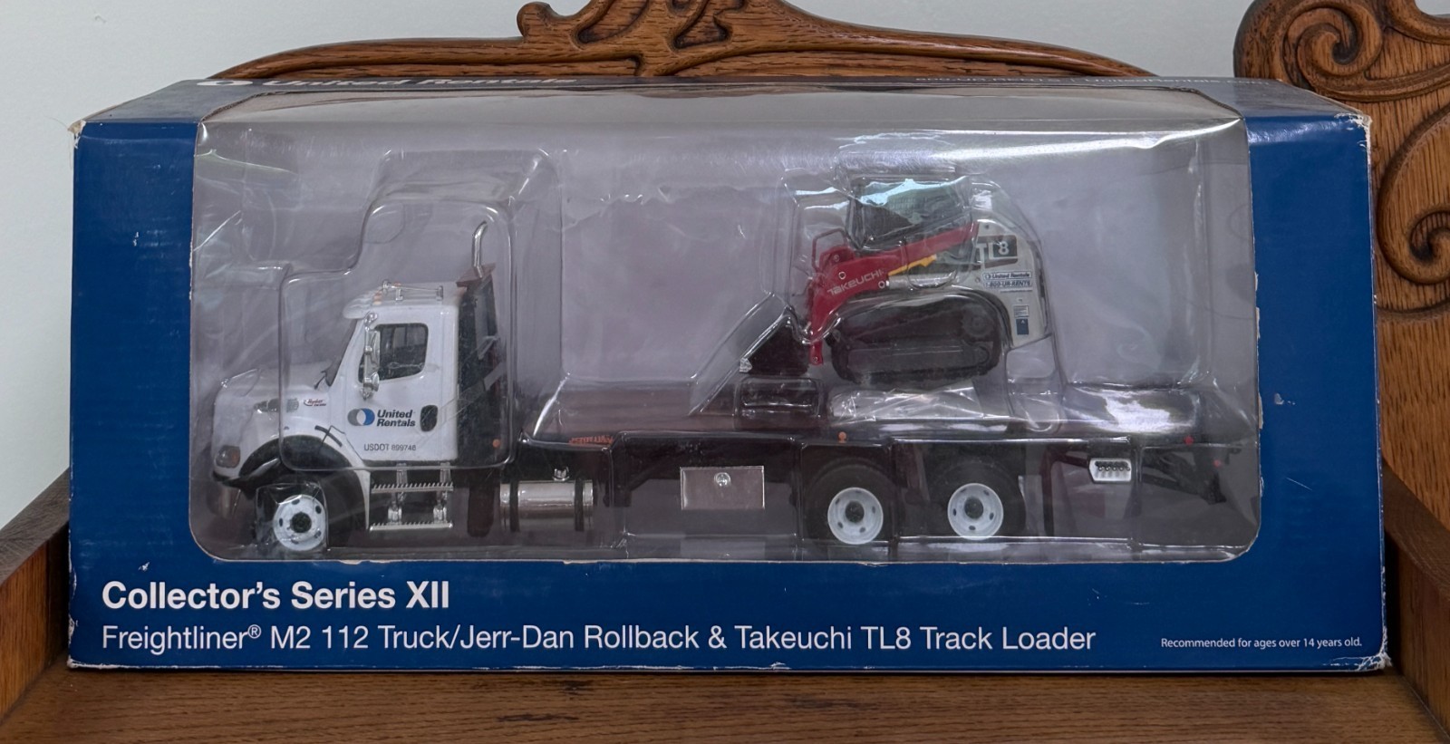 Freightliner M2 Rollback Tow Truck United Rentals TL8 Loader Diecast NIB
