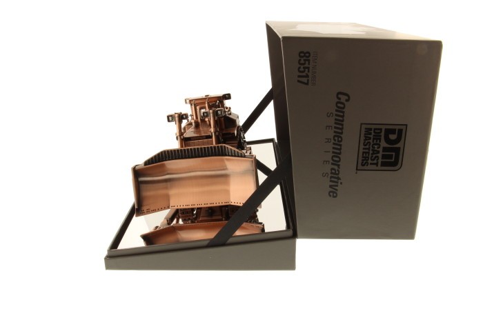 DIECAST MASTERS,Bull D11T COPPER FINISH, 1/50, DCM85517
