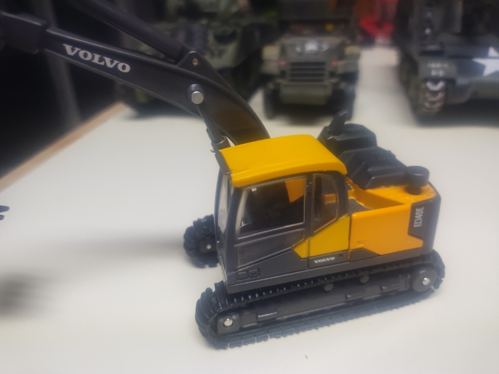 New Ray 1/64⁸ Volvo EC140E Excavator