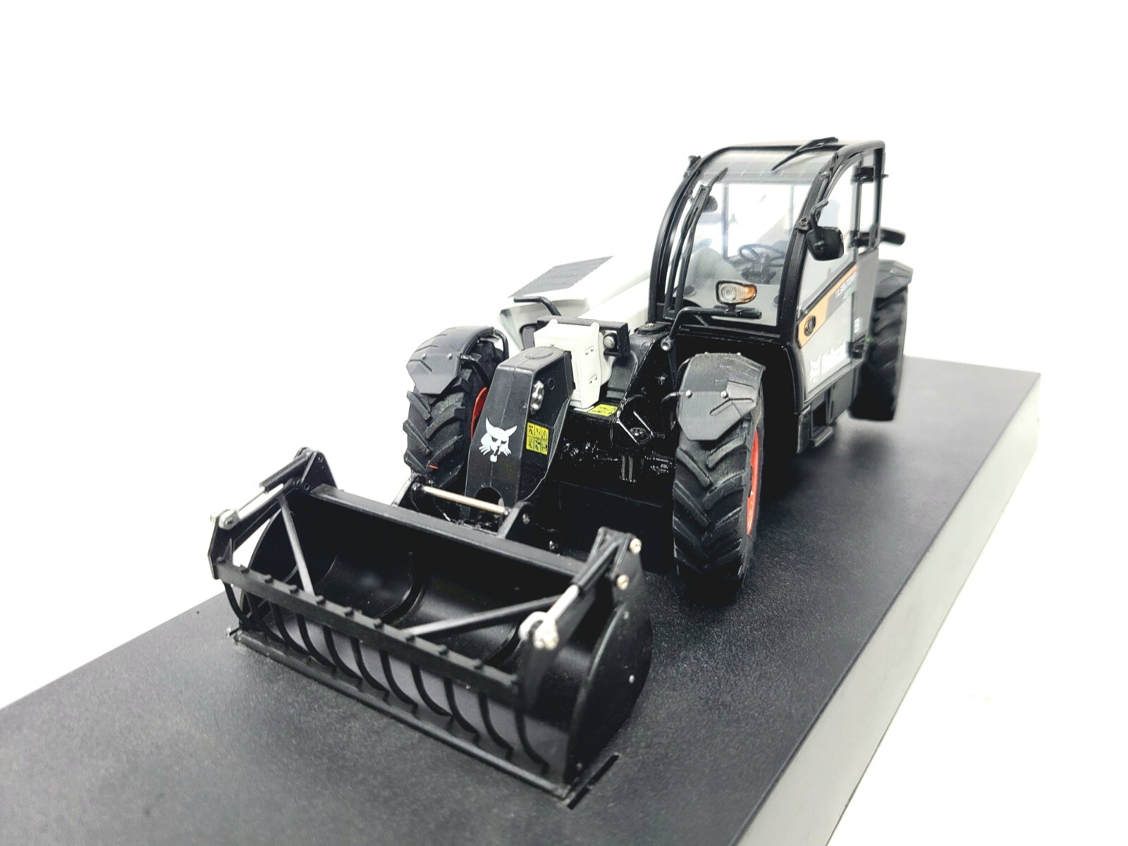Bobcat TL38.70HF Telescopic Handler Universal Hobbies 1:32 Scale #UH5215 No Box