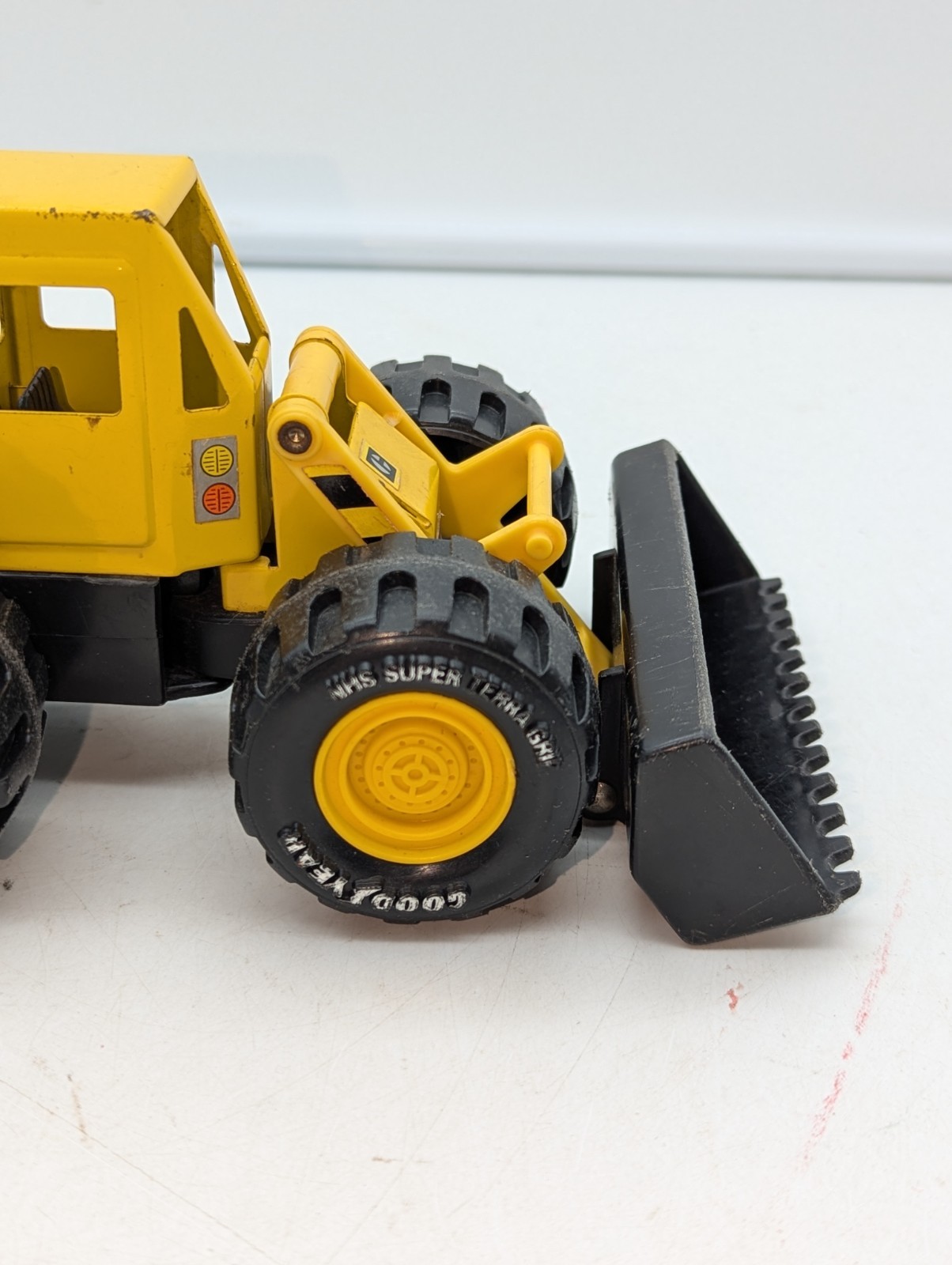 VTG 1986 Remco Caterpillar Front Loader Bucket Yellow and Black Tractor Truck