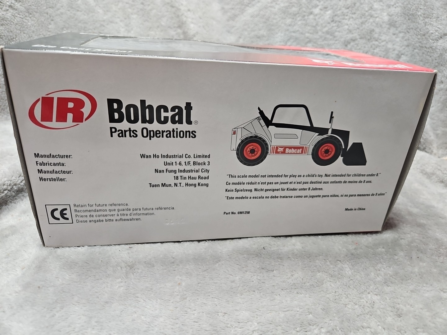 Bobcat V518 Versahandler TTC 1:25 Scale Diecast Model 6901258
