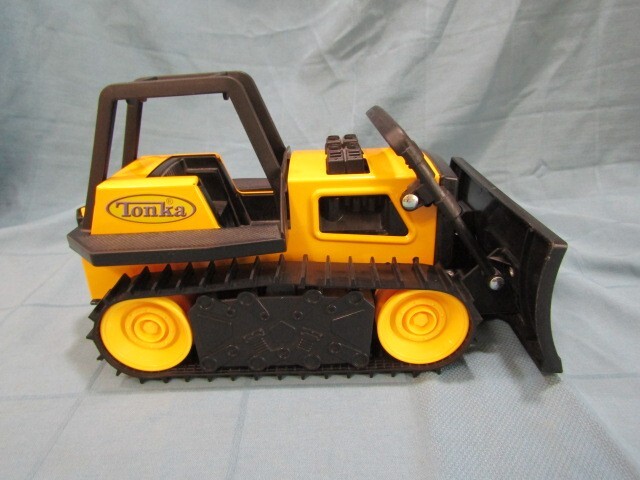 2012 Hasbro Tonka Bulldozer CLASSIC SANDBOX TOY M-7461 K