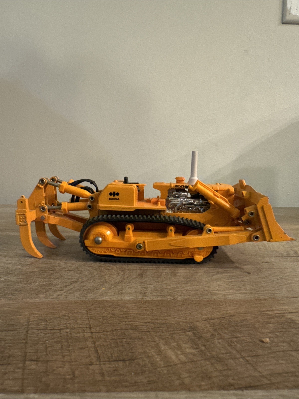 Komatsu D355A Crawler Tractor 1:50 Scale Discontinued Model Yonezawa Toys Japan
