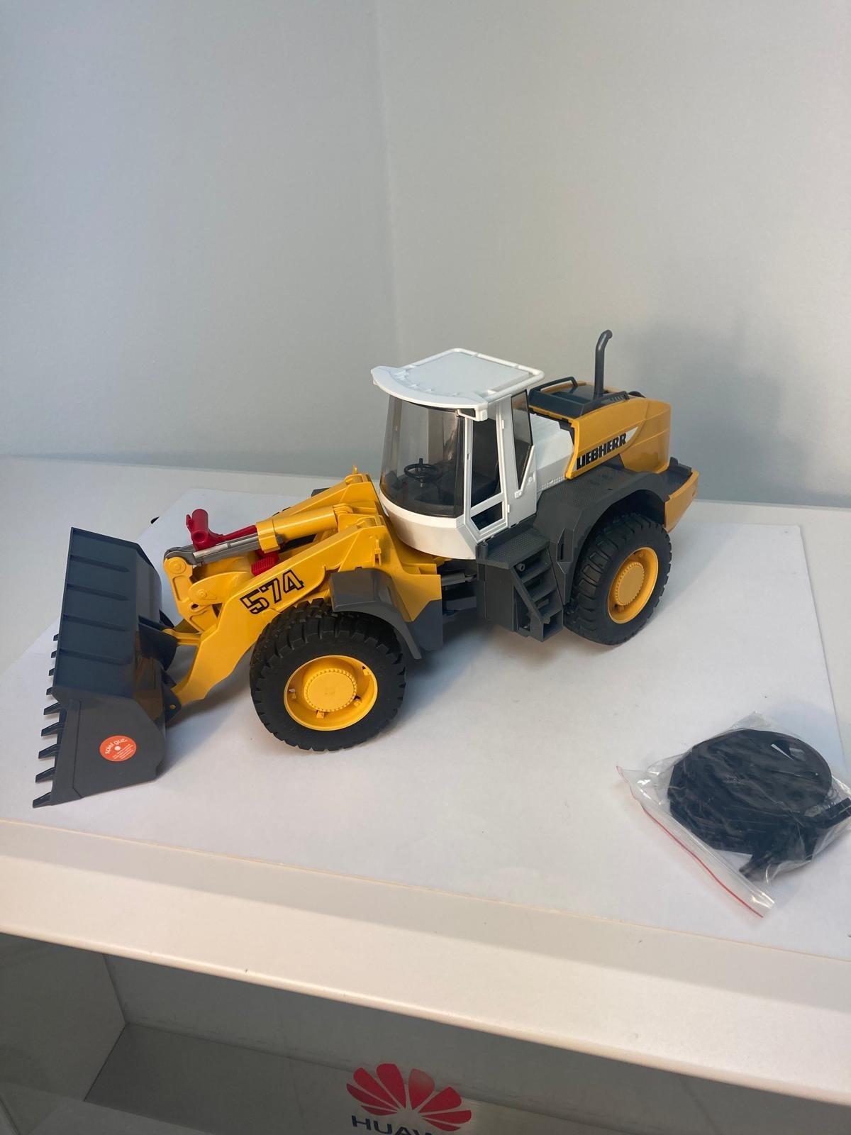 Bruder 02430 Liebherr Articulated Road Loader L 574 Toy Vehicle