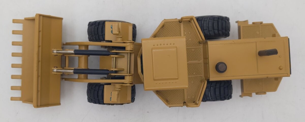 NZG 167 1:50 Caterpillar 988B Wheel-Type Loader/Box