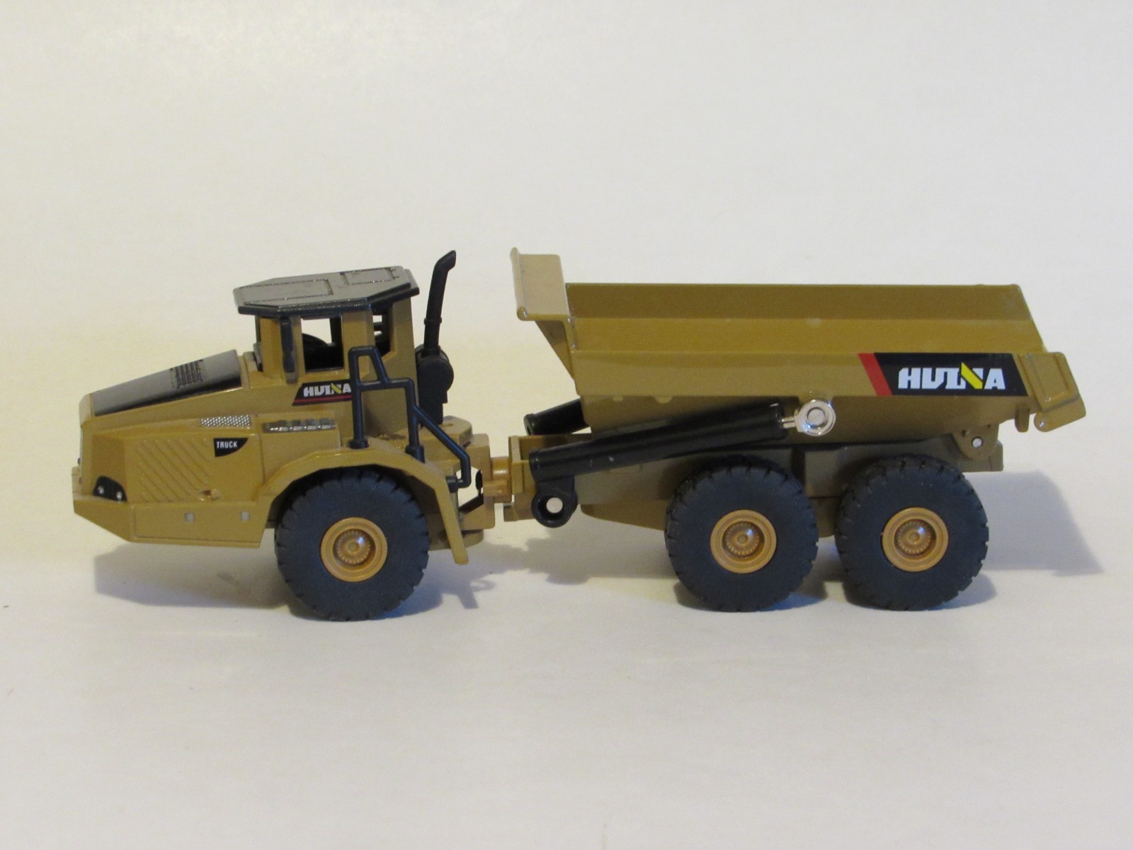 Huina 3 Axle Articulated Dump Truck 1:50 Diecast