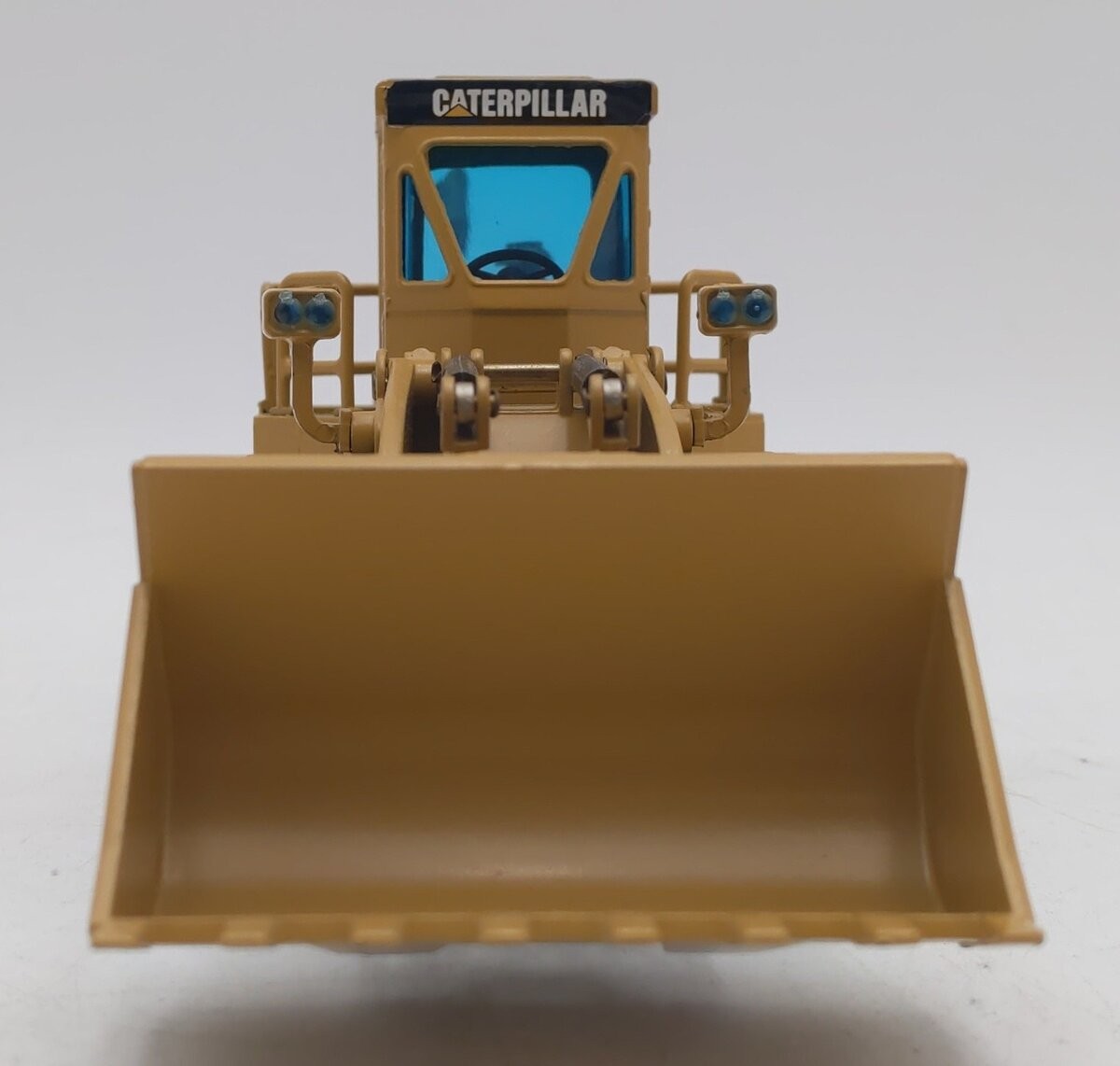 NZG 167 1:50 Caterpillar 988B Wheel-Type Loader/Box
