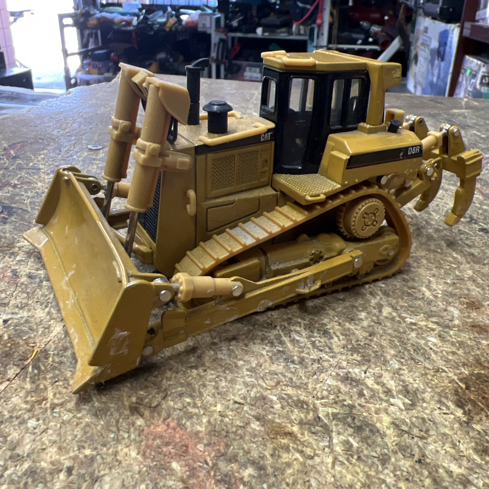 Cat D8R Series II Track-Type Tractor 1:50 Scale Norscot Model Caterpillar