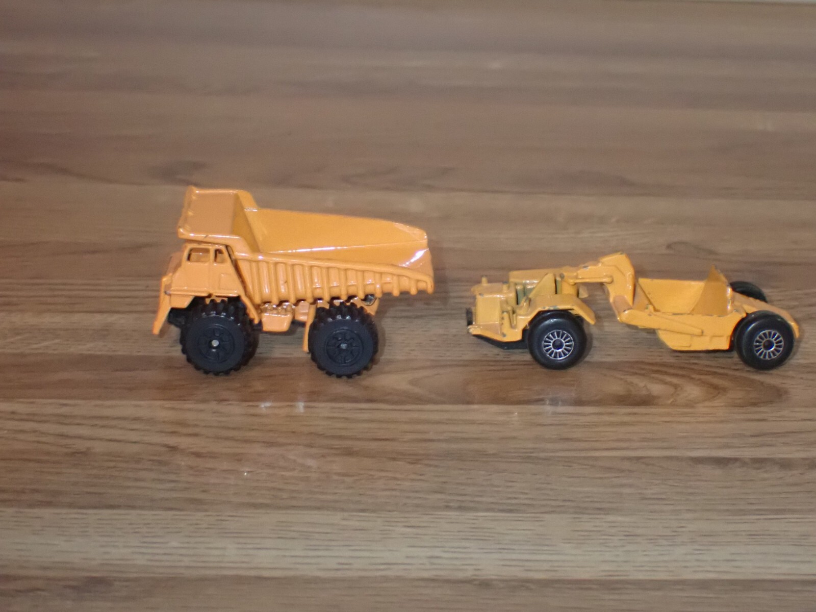 Lot of 2 Zee Toys Construction Vehicles P377 Scraper P380 Dump Truck