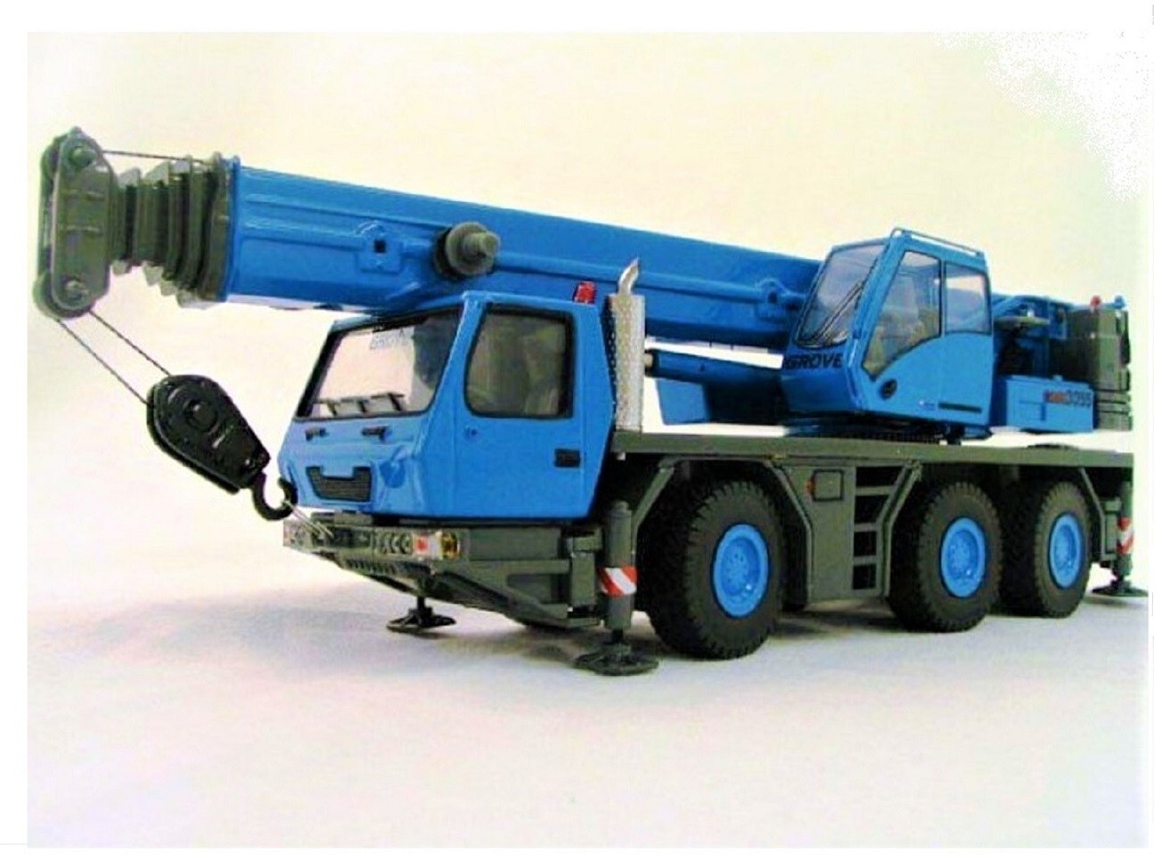 TWH 003B Grove GMK3055 3-Axle Crane – Blue 1/50 Die-cast MIB
