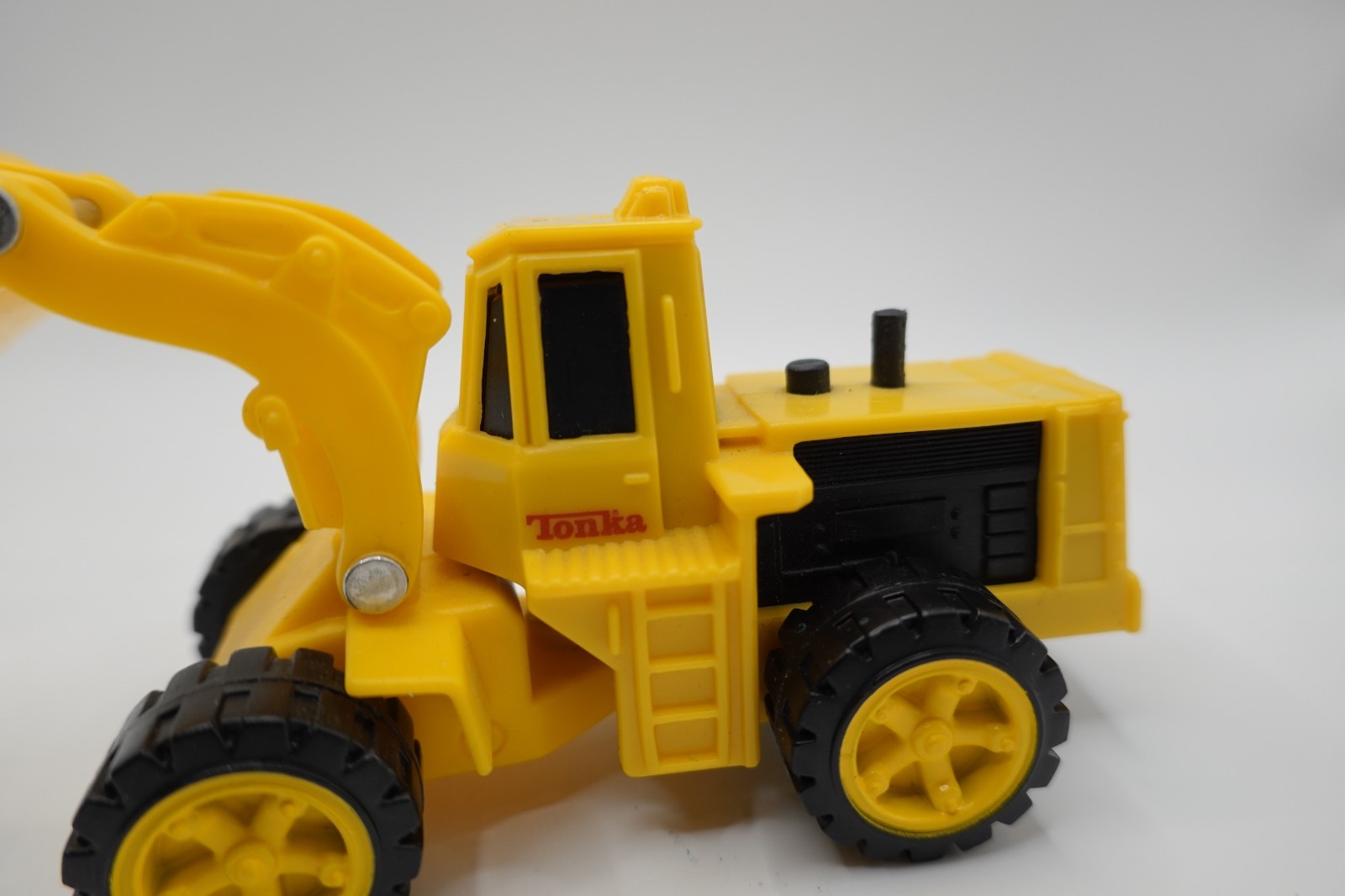 Tonka 1990 Front End Loader 1:64 Scale With Moving Loader Bucket NICE!