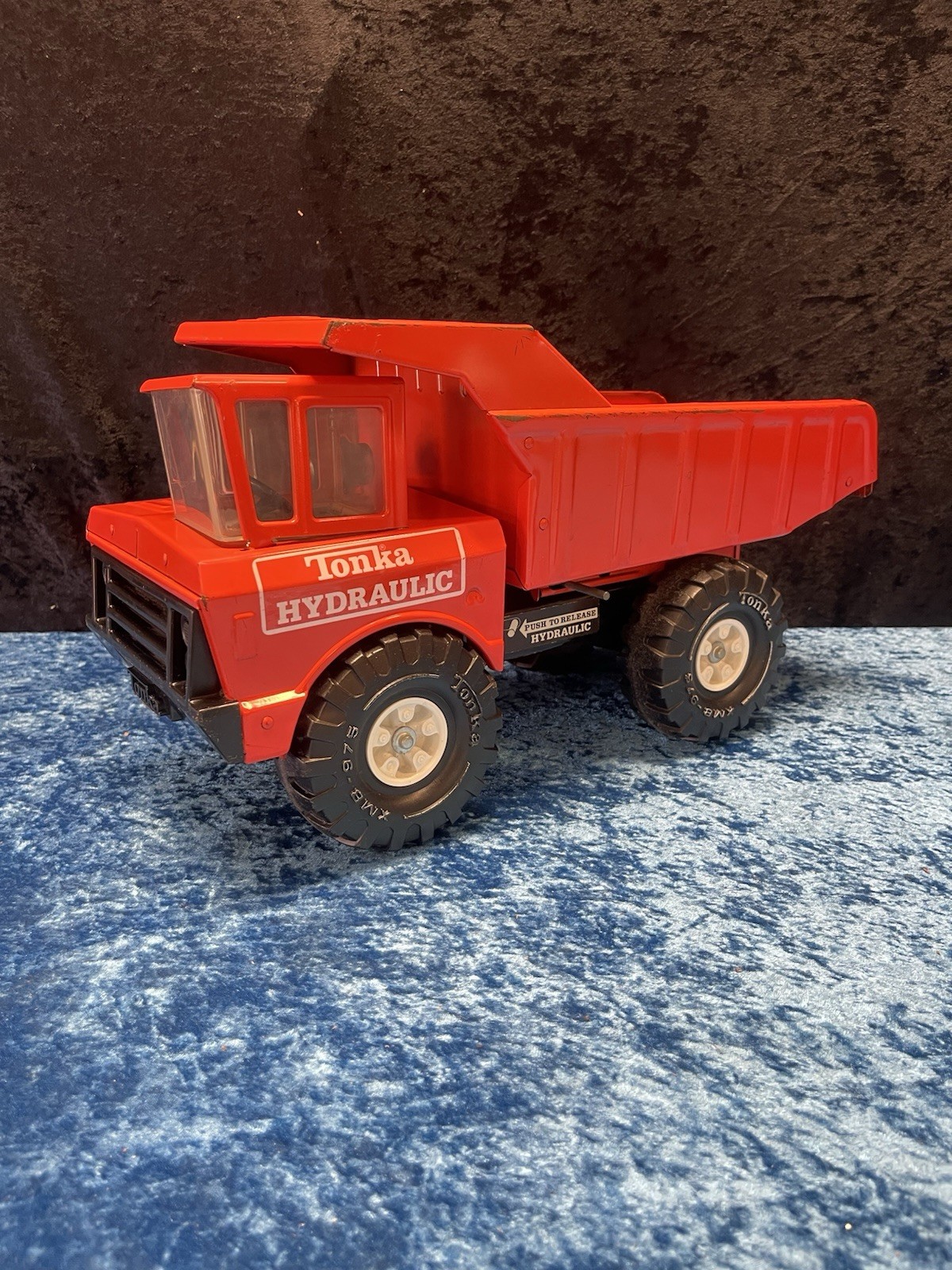 Tonka Hydraulic Dump Truck w/ Hydraulic Dump Bed Construction Toy rare orange 🍊