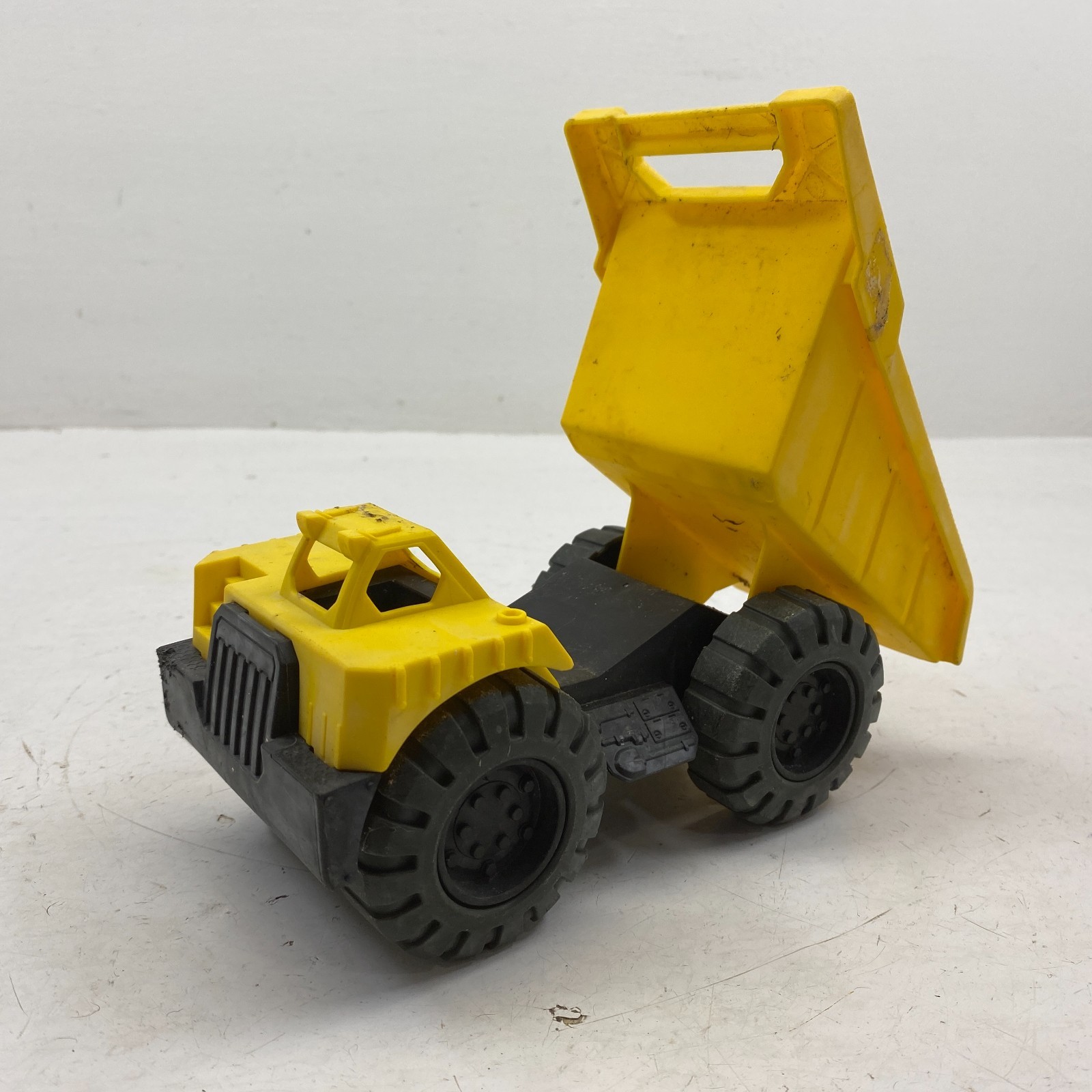 CAT Construction 7″ Dump Truck, Excavator Toys Lot of 2 (USED)