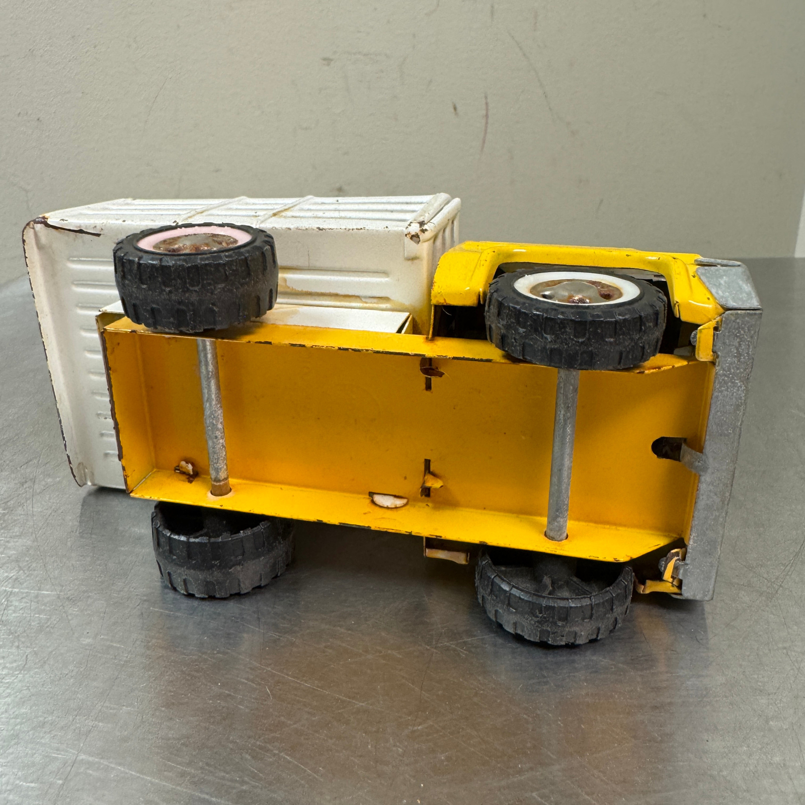 VTG Louis Marx 1967 Metal Cattle Truck Japan Yellow / White
