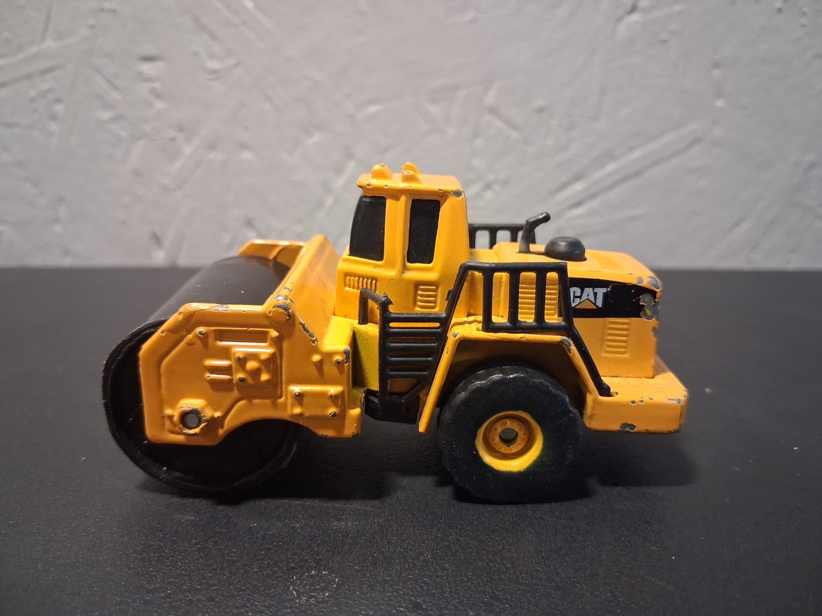 CAT Yellow/Black Diecast Construction Vehicle Lot: Excavator & Road Roller