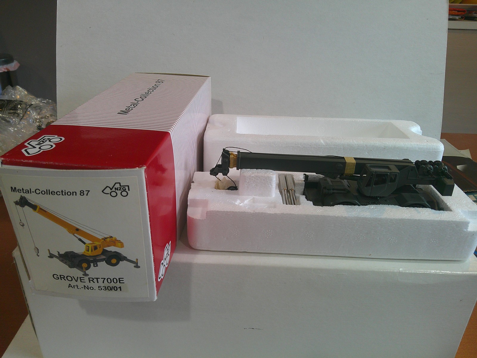 NZG Grove RT700E Crane Olive Drab Limited Edition 1 of 100 #530/01 1:87 VG Box